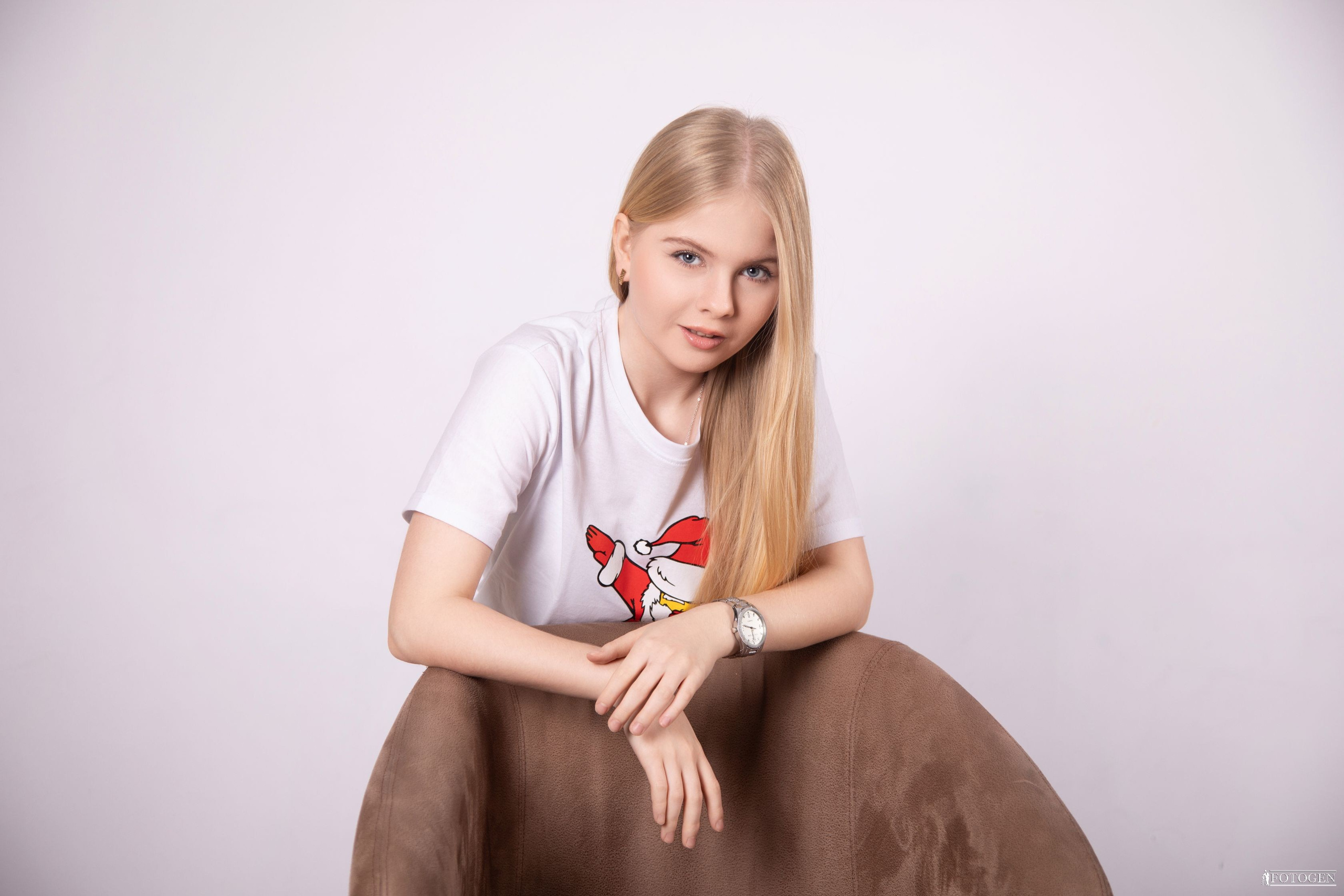 Фотосессия Девочек до 14 лет в Интерьере — Fotogen. Интерьерная фотостудия FOTOGEN г. Краснодар
