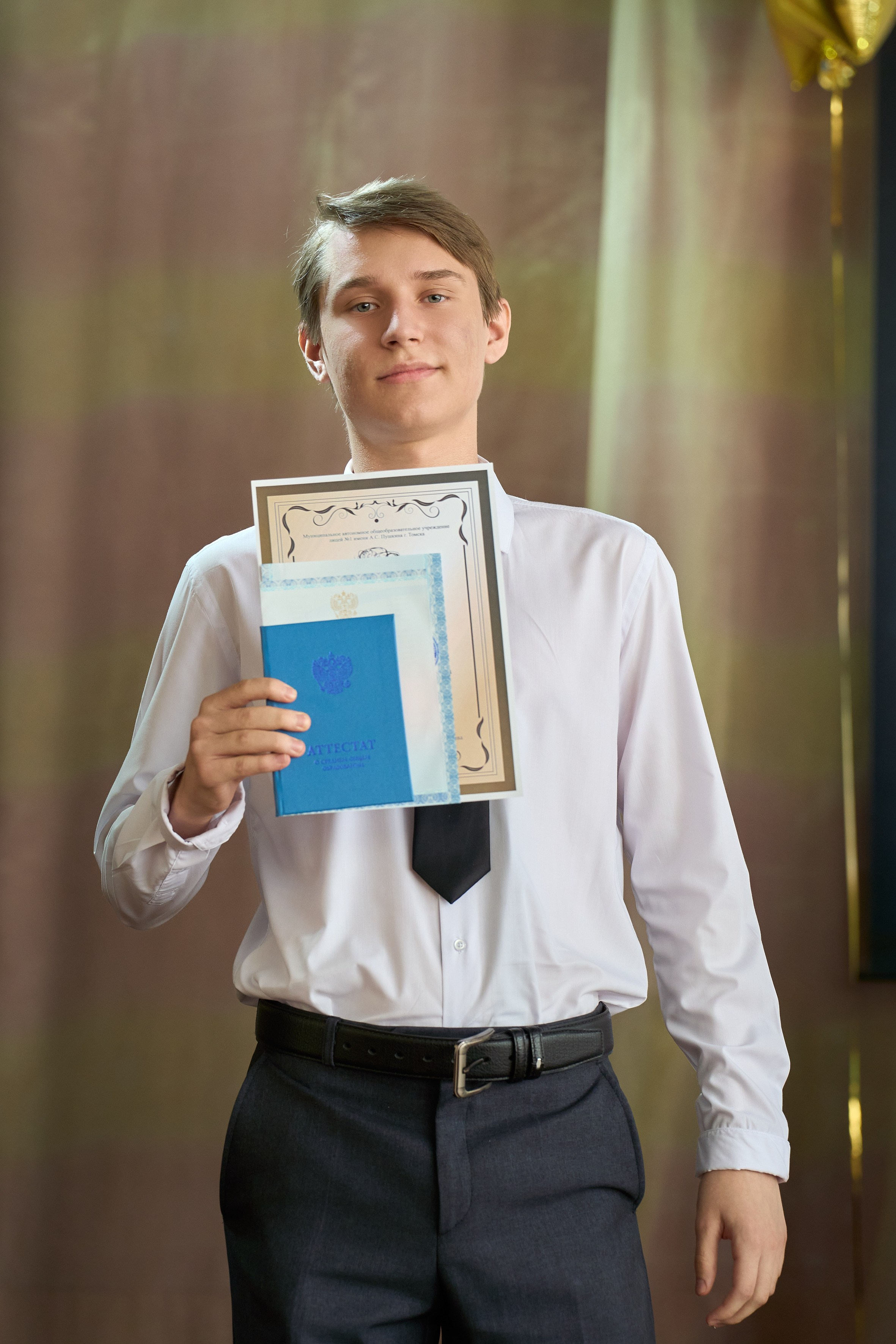 Вручение аттестатов 11 класс. Репортажный и портретный фотограф в Томске Ларионов Артём