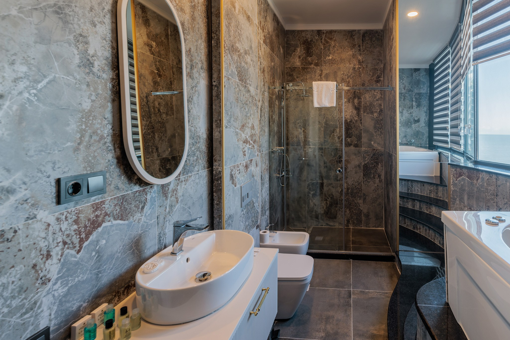 SKY TOWER (METRO CITY). Режиссёр, клипмейкер, фотограф — Андрей Охота