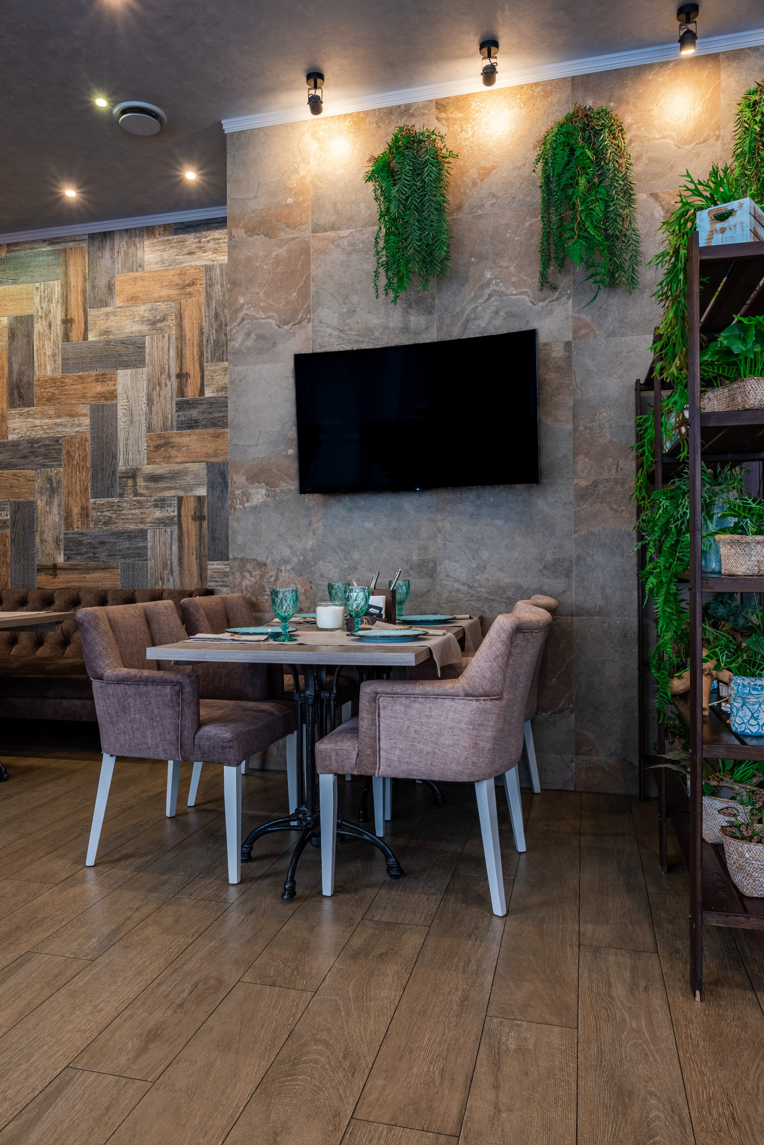 Интерьер. Отель бассейн и ресторан. Предметный фотограф, фото для маркетплейсов Пятигорск, КМВ