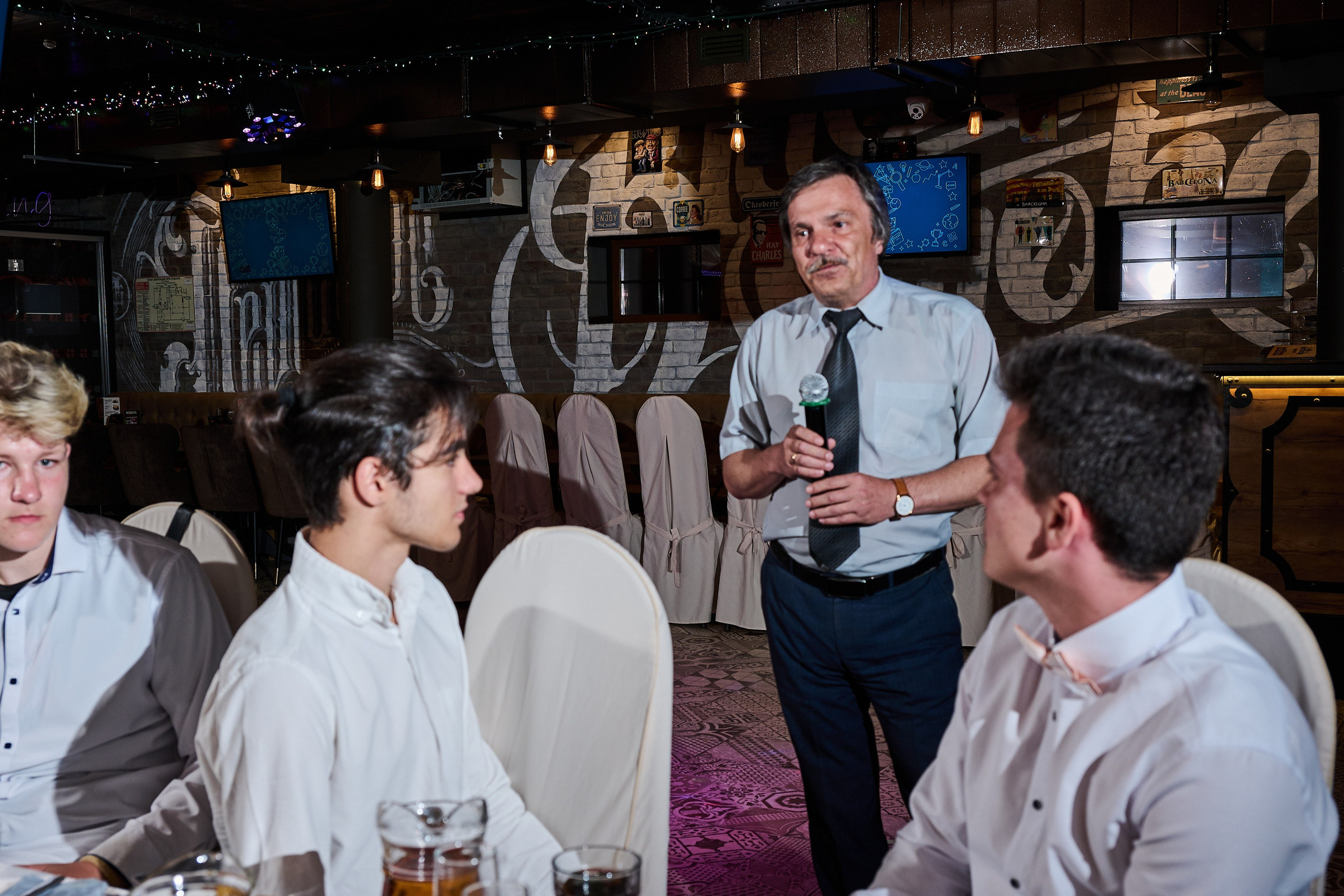 Выпускные и праздники. Выпускные альбомы. Предметная и контент съёмка. Фотостудия Klass