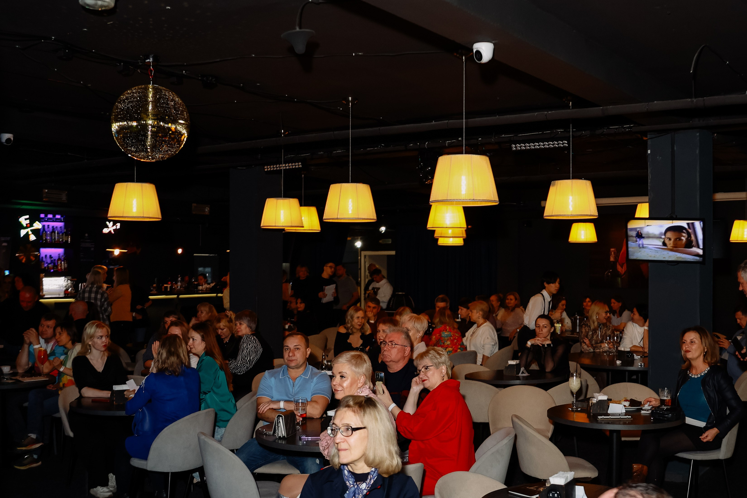 Дискотека под хиты 2000 в Истории. Фотограф Юлия Мальцева