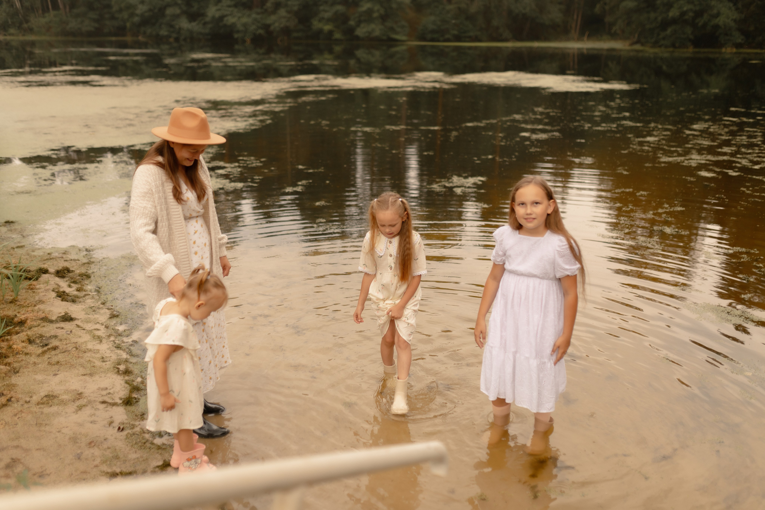Мама Алина, Маша, Дина и Анечка. Фотограф Татьяна Семенова
