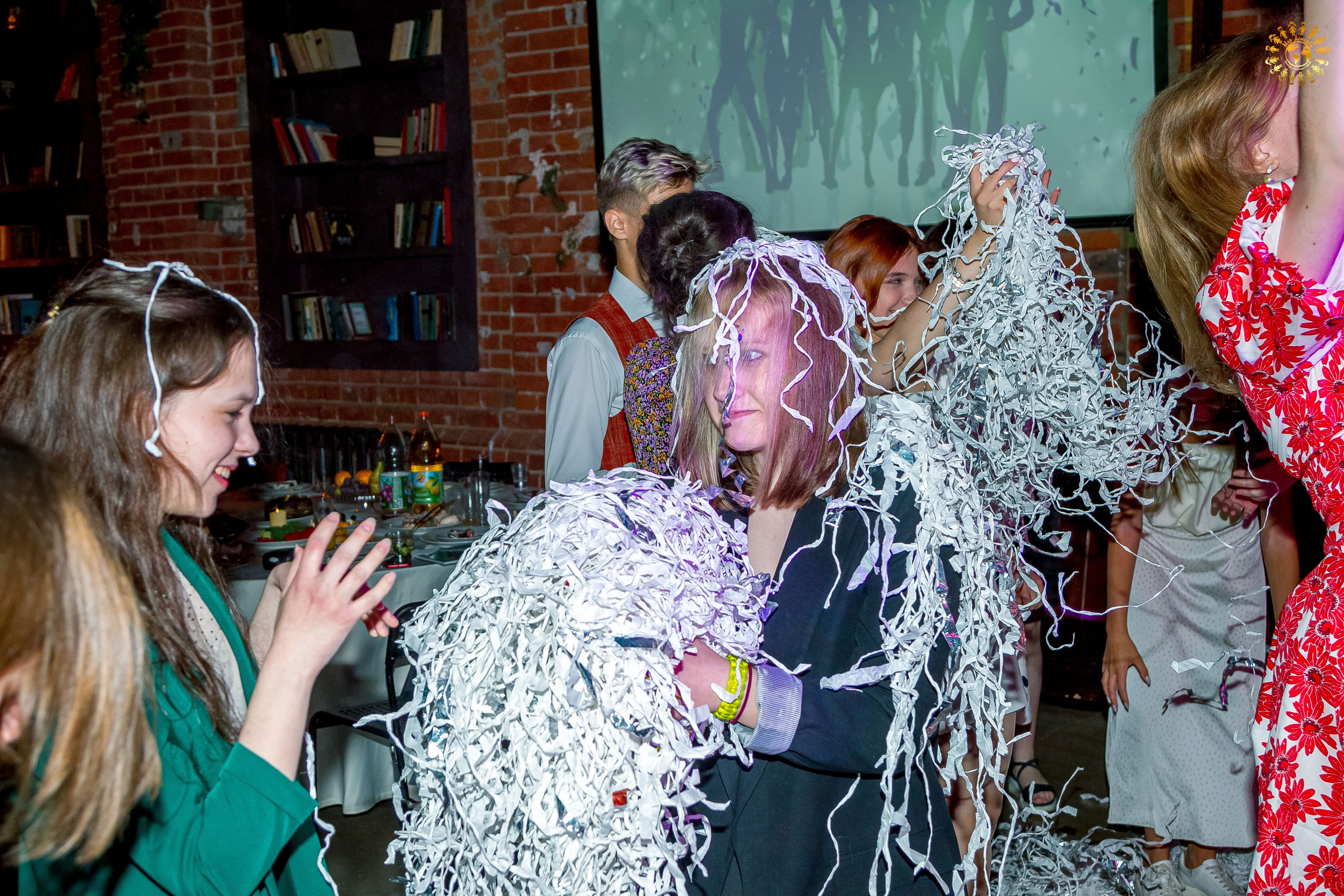 Выпускной 2023 (Школа 548; 9 Ж класс) AG Loft «Библиотека», Москва. Репортажная съемка в Москве и области. Анималистика