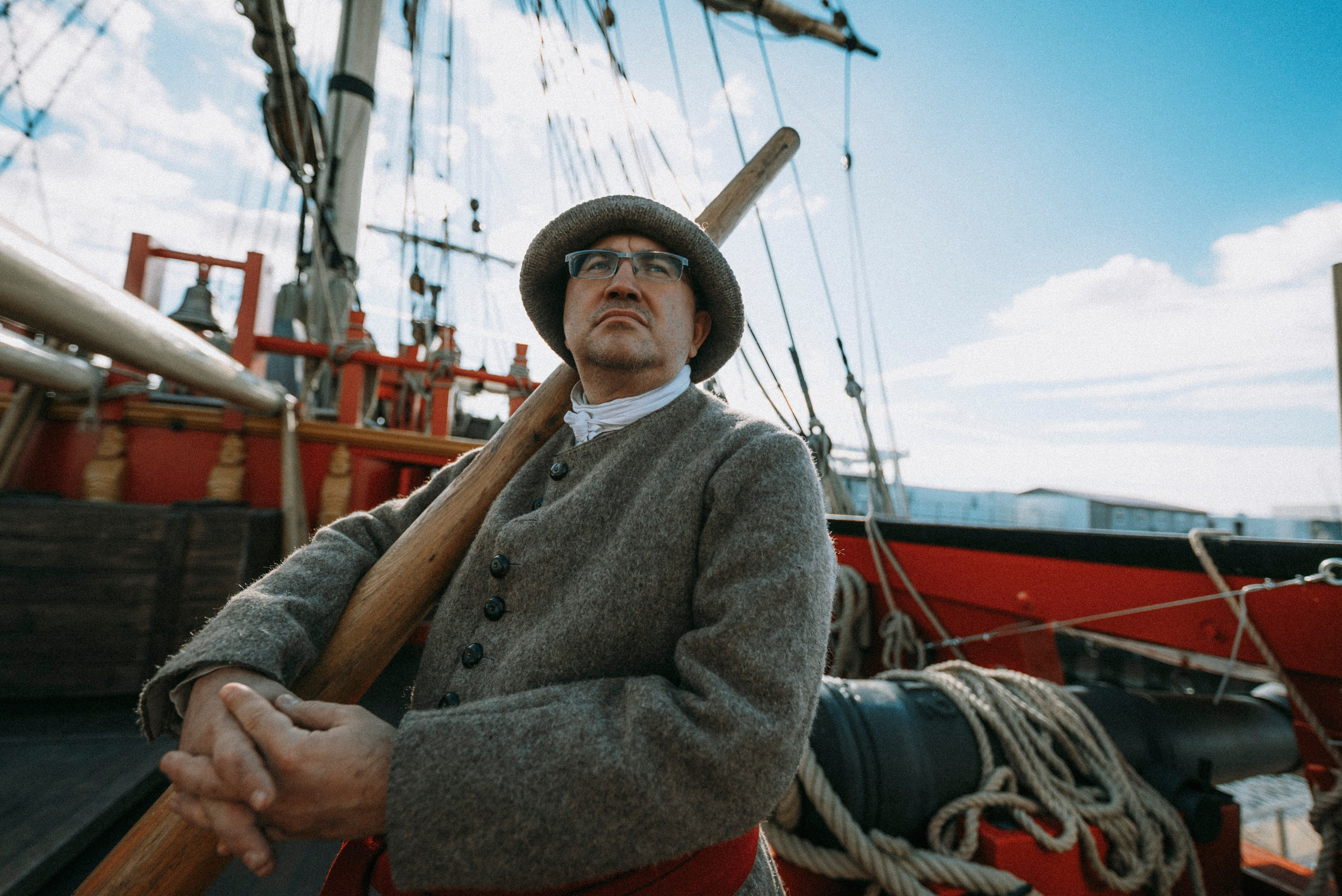 2025. Стрит-фотография, полная абсурда, идиотизма и красоты