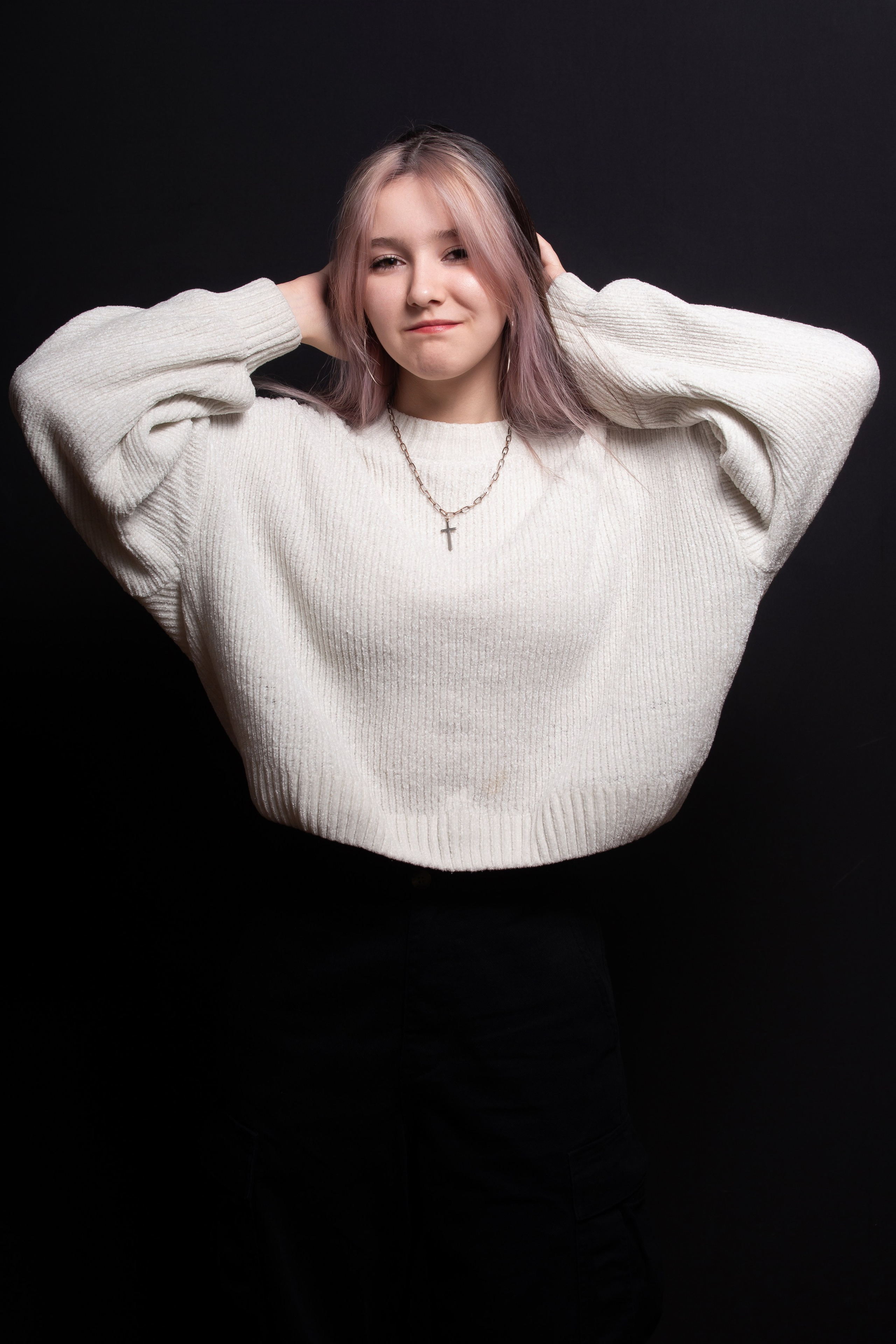 Портретная фотосессия для учеников 9 класса на чёрном фоне | Школьный фотограф Николай Богатырёв | Твой альбом / Твои правила. ТВОЙ АЛЬБОМ / ТВОИ ПРАВИЛА