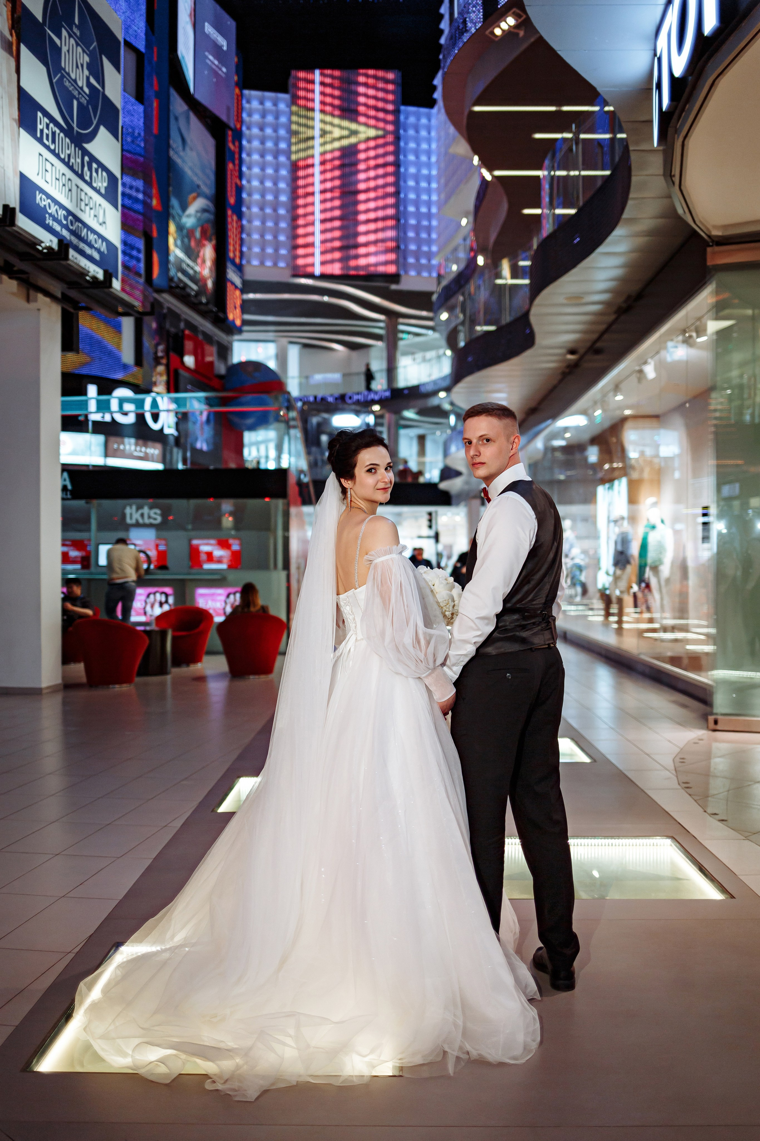 ЗАГС в ТЦ Вегас Крокус сити, регистрация брака, фото, видео. Свадебный фотограф Москва и МО Сергей Киржаев