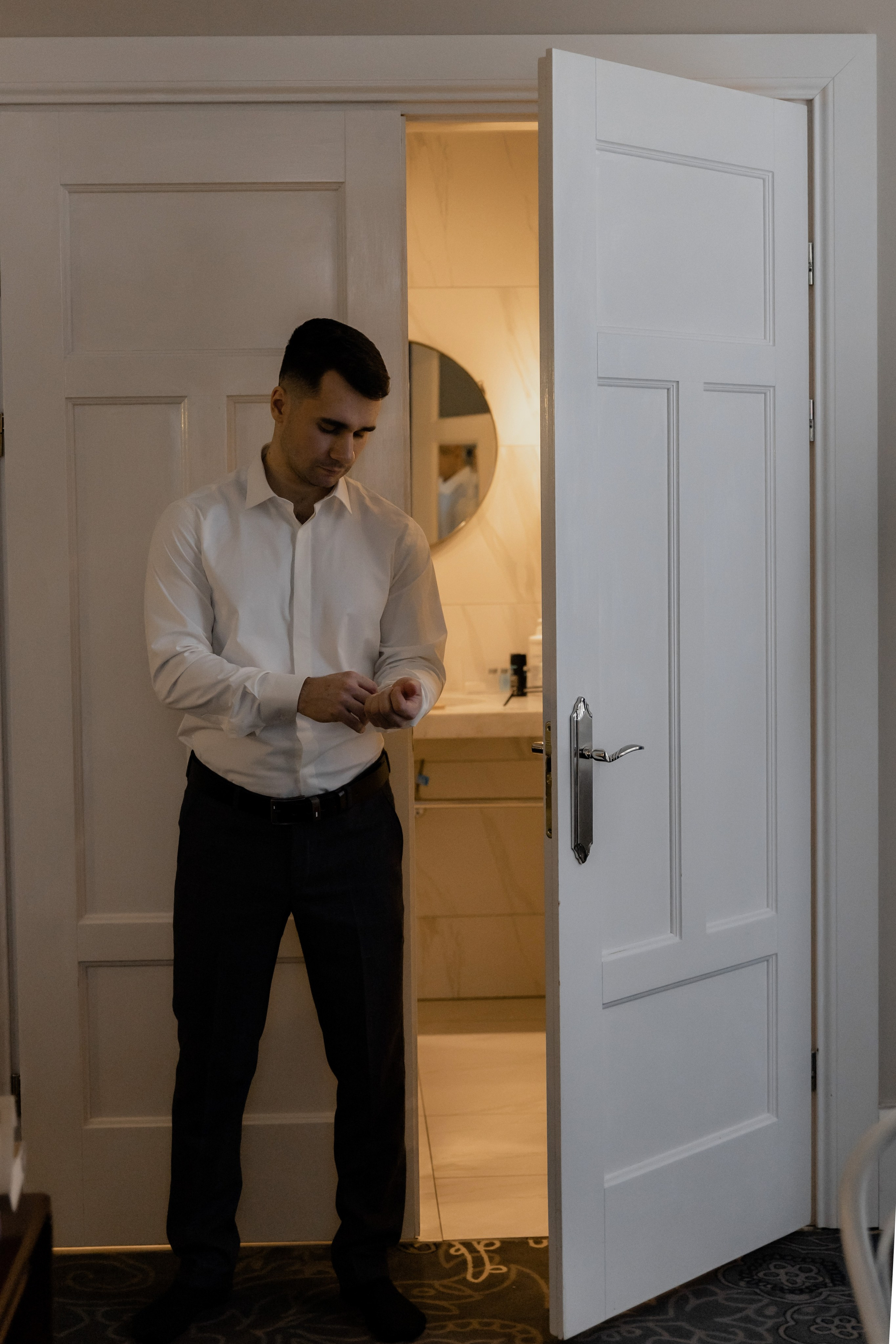 Свадебная фотосессия в отеле Чайковский г. Калининград. Свадебный фотограф Калининград