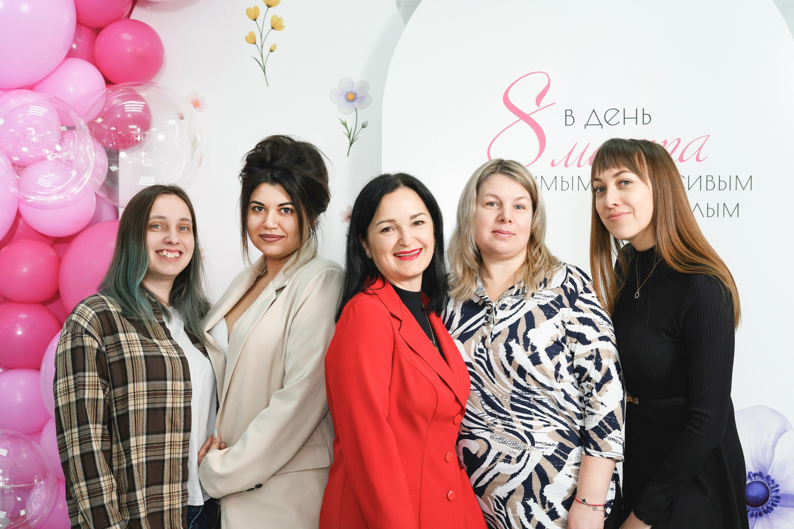 Портретная фотосессия женщин к 8 марта в студии, минимализм, профессиональный фотограф, Петропавловск-Камчатский