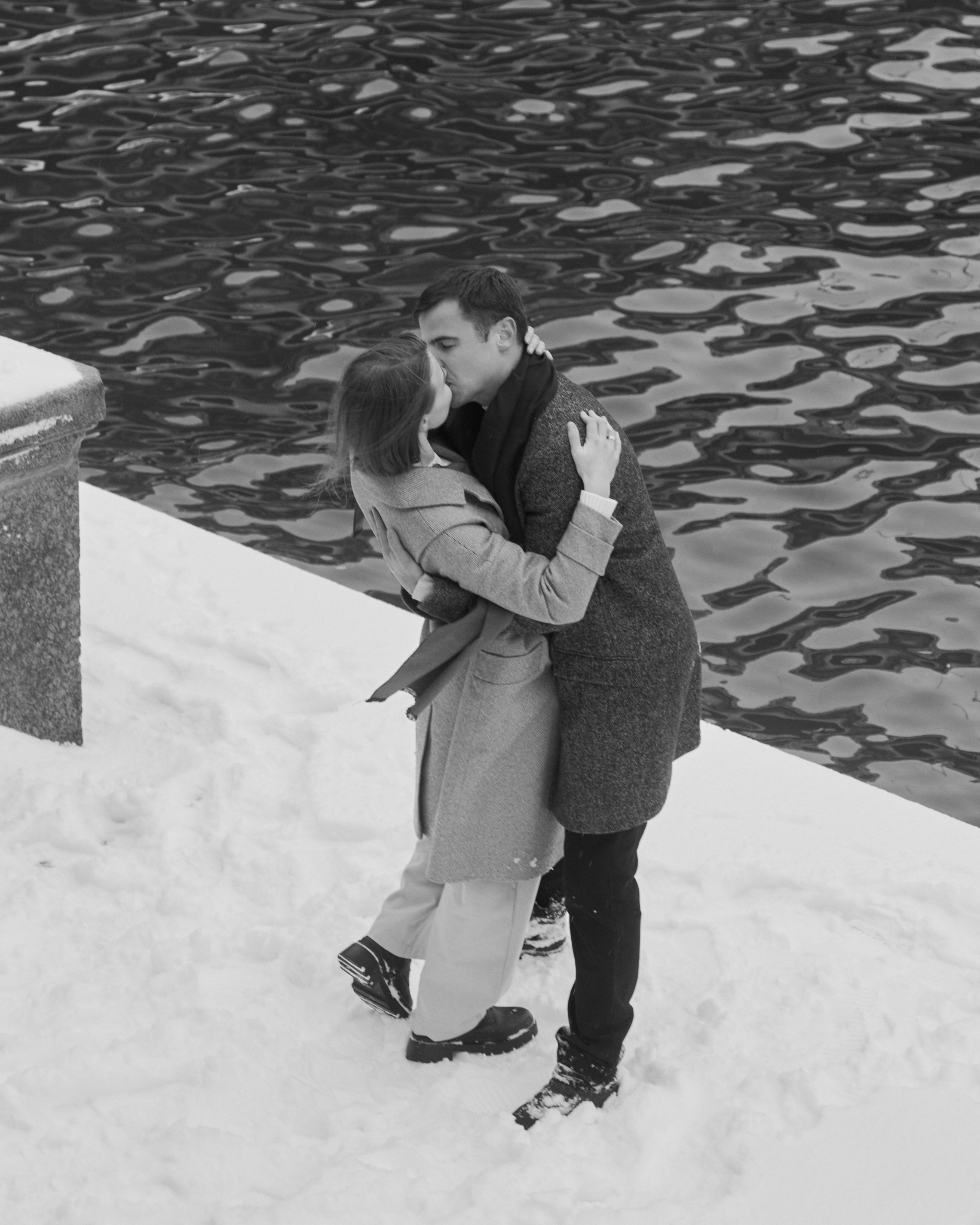 Любовь начинается с поцелуя. Minflo Photographer