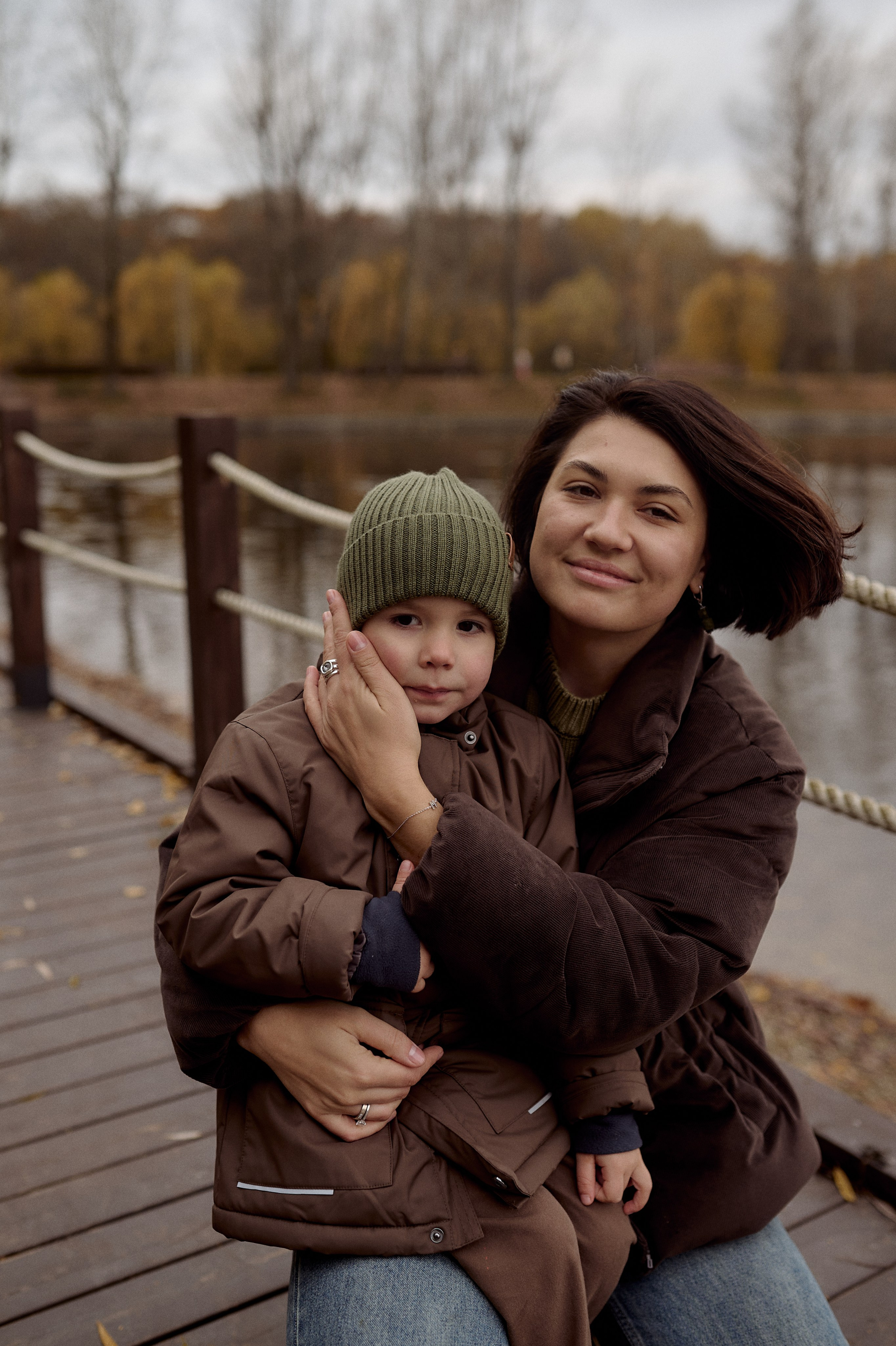 Вова, Юля и Максим в осеннем парке. Семейный и свадебный lifestyle-фотограф в Москве Мария Петрова