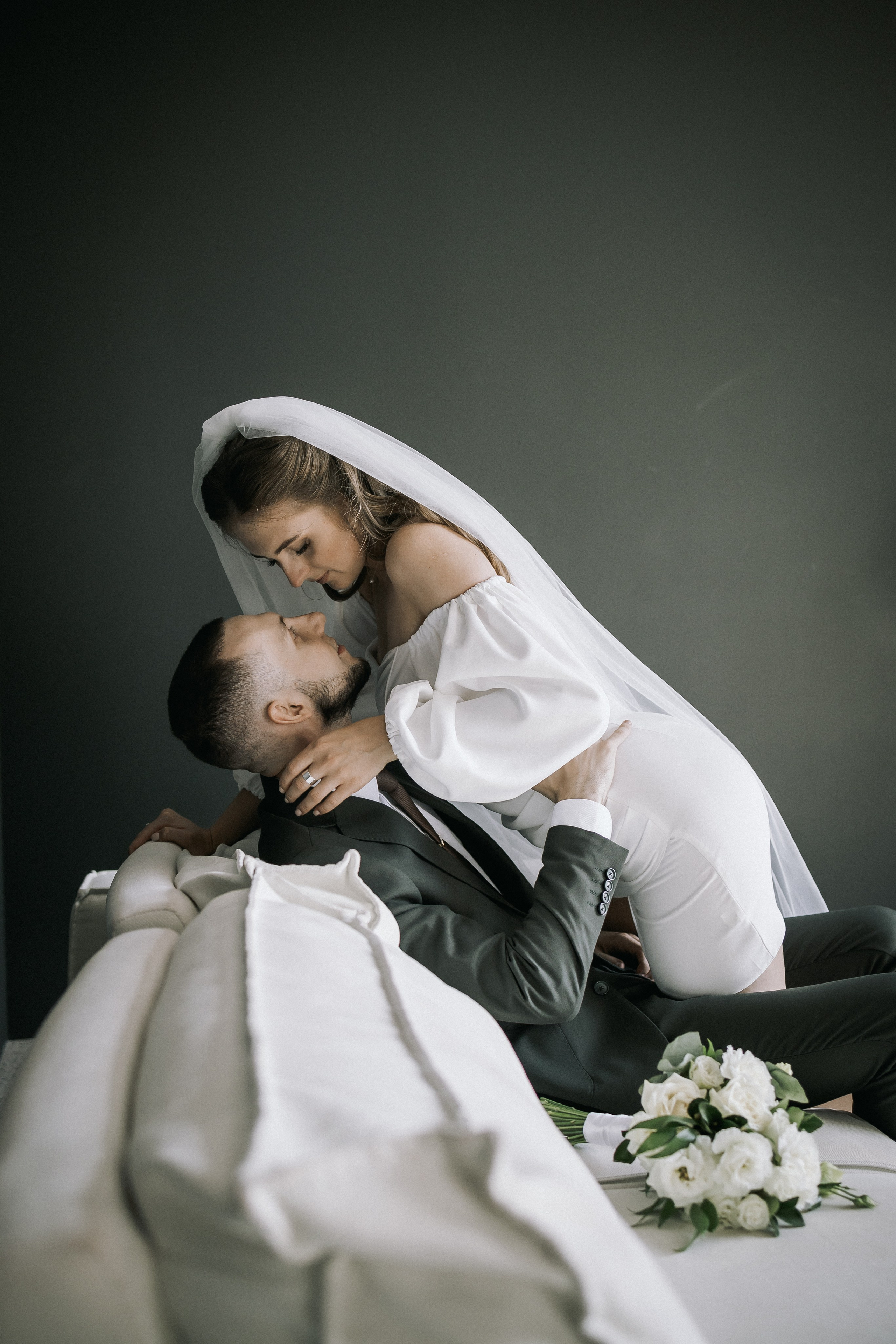 Свадебная прогулка. Эвелина и Дмитрий. Свадебная фотография. Арина Рубах