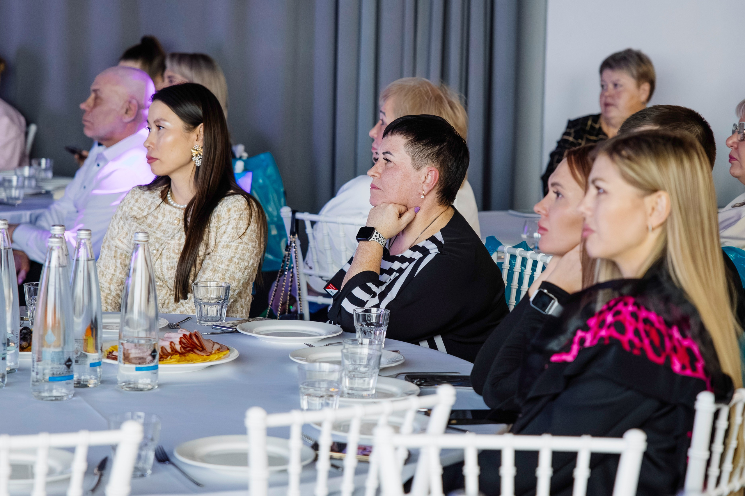 Империя Изобилия — выступления спикеров для предпринимателей. Свадебный фотограф в Иркутске Бобылев Никита