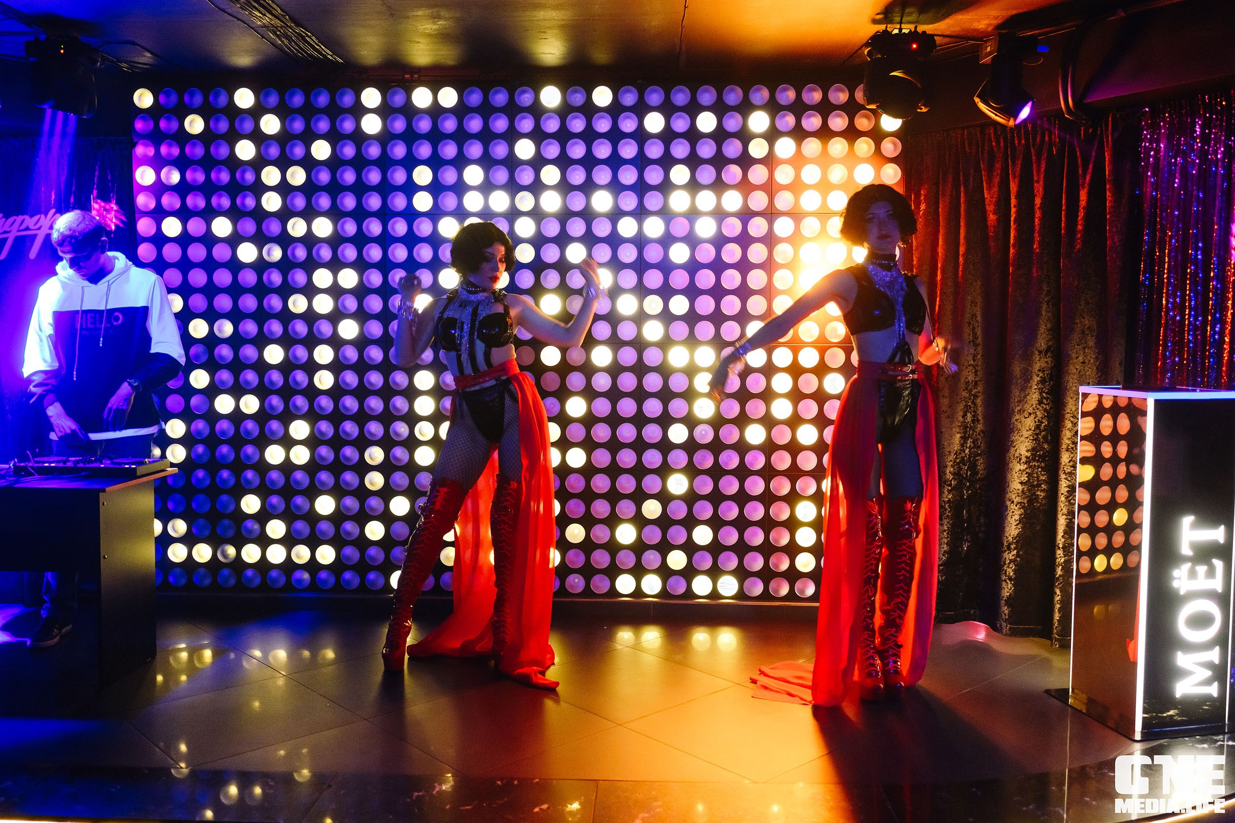 Фоторепортаж с караоке вечеринки в Эйфории. One Media Life: фоторепортажи, фотоотчеты с мероприятий и заведений