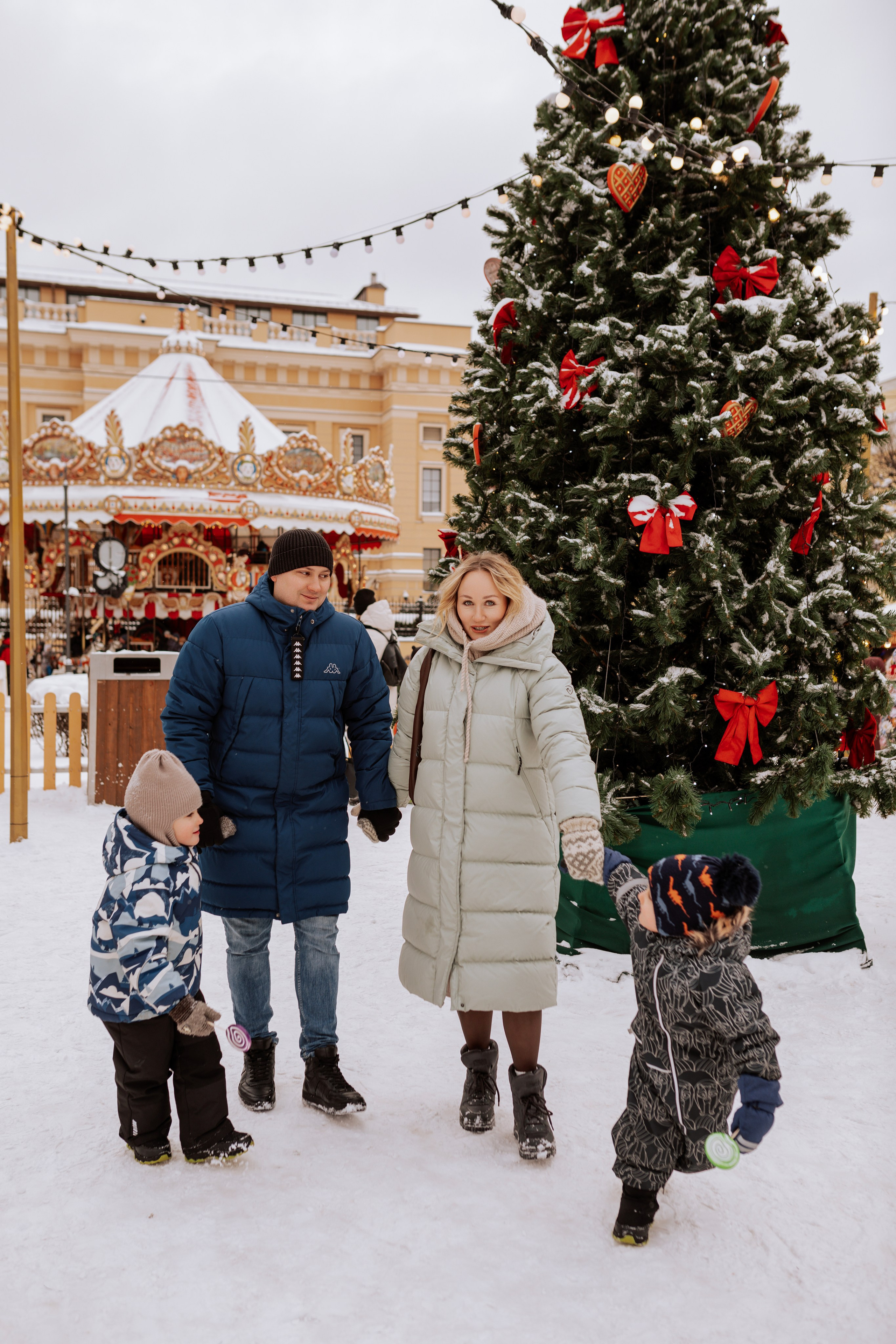 Семейная, Манежная площадь