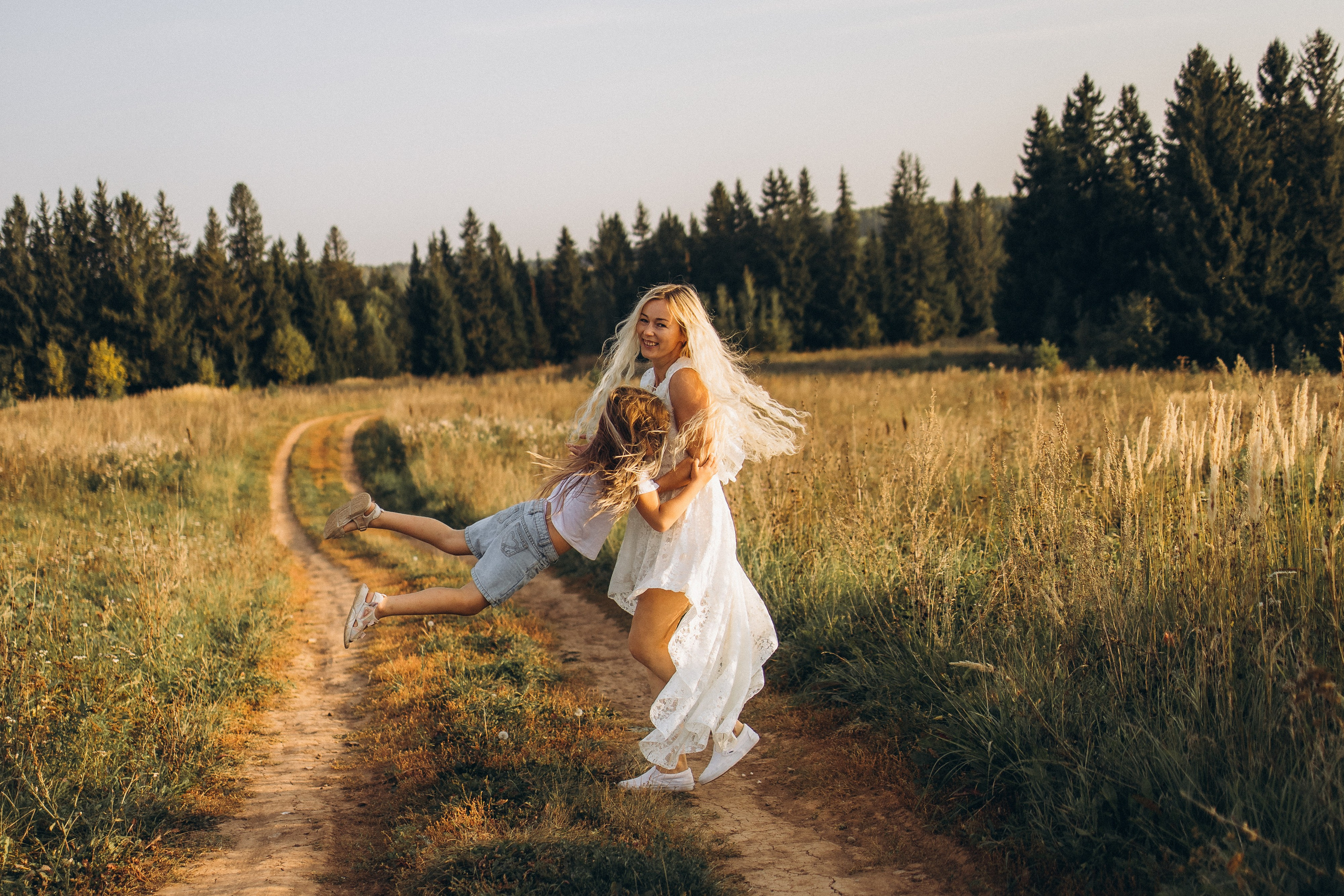 Семейная фотосессия, а природе в поле в Ижевске