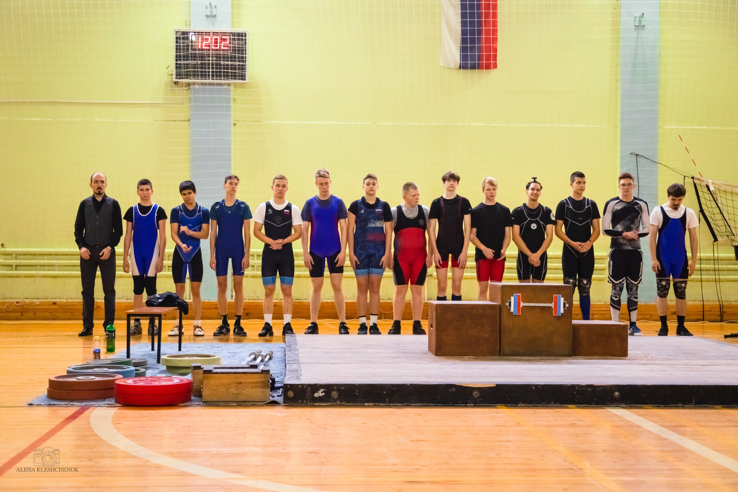 Репортажная съемка. На каждом снимке всегда два человека: фотограф и зритель