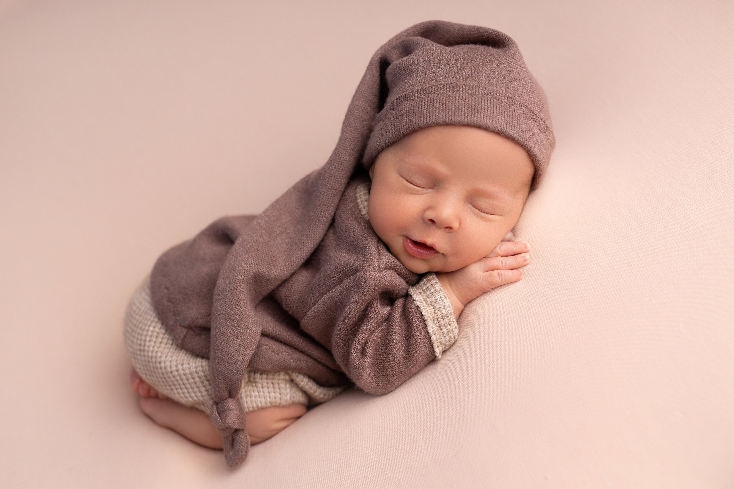 Классическая фотосессия малыша. Фотограф новорожденных малышей в Омске и Омской области Эльвира Камаева