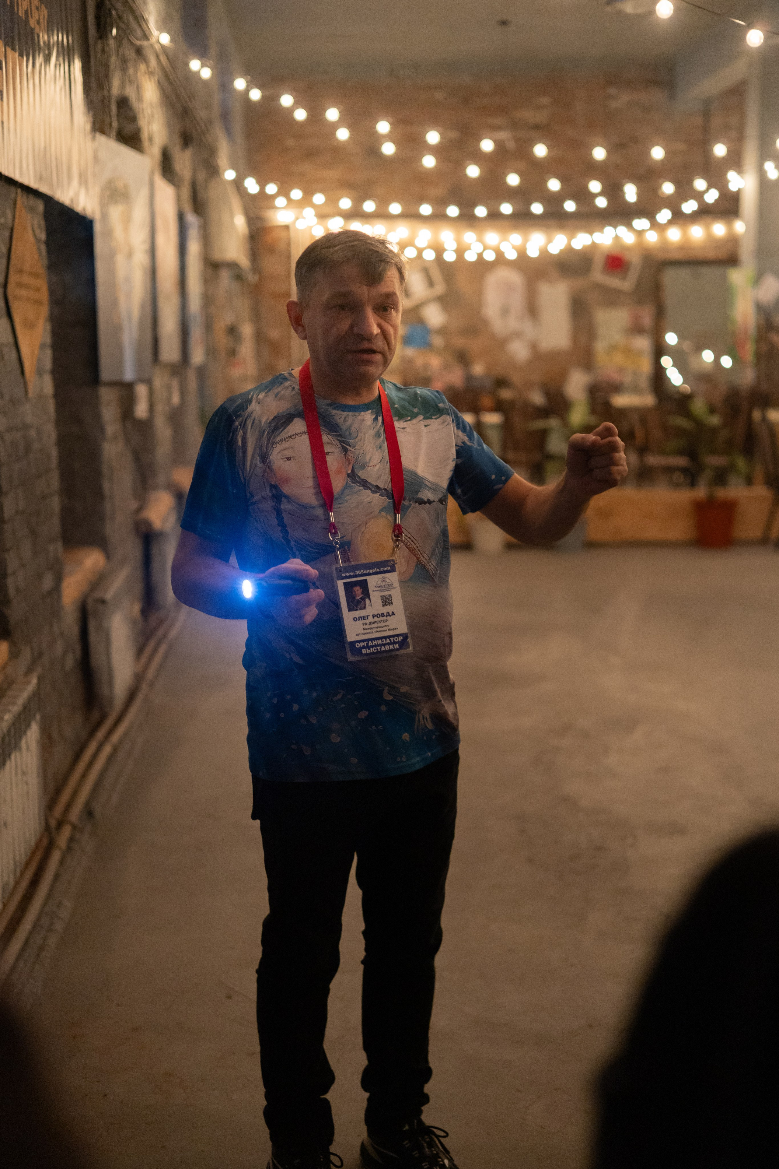 Выставка «АНГЕЛЫ МИРА». Фотограф Красноярск съемки лавстори, фотосессия в студии, портретная съемка, творческие фотосессии