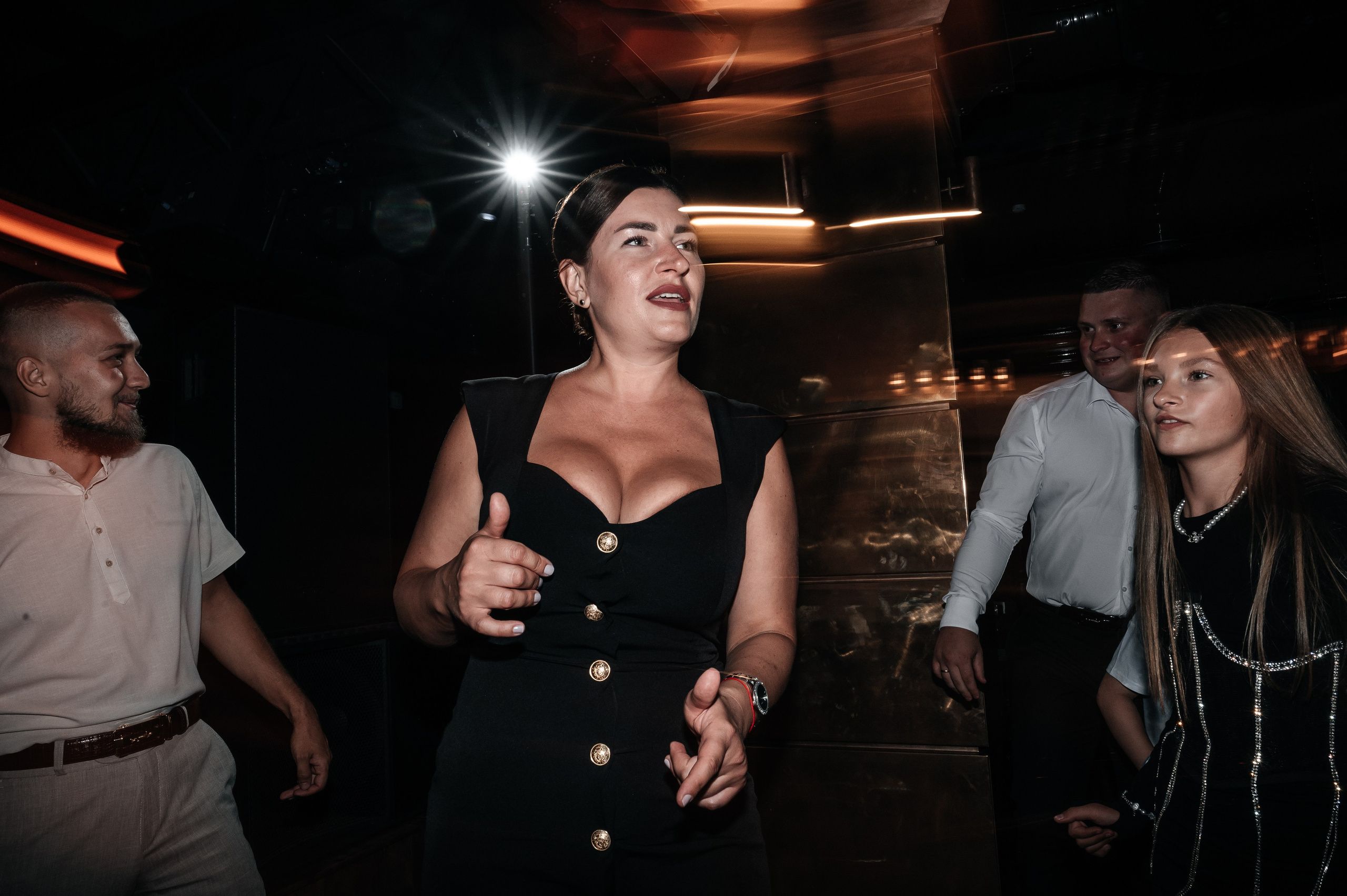 Даниил и Валерия. Черная утка. Полный день. Фотограф Екатерина Бочарникова