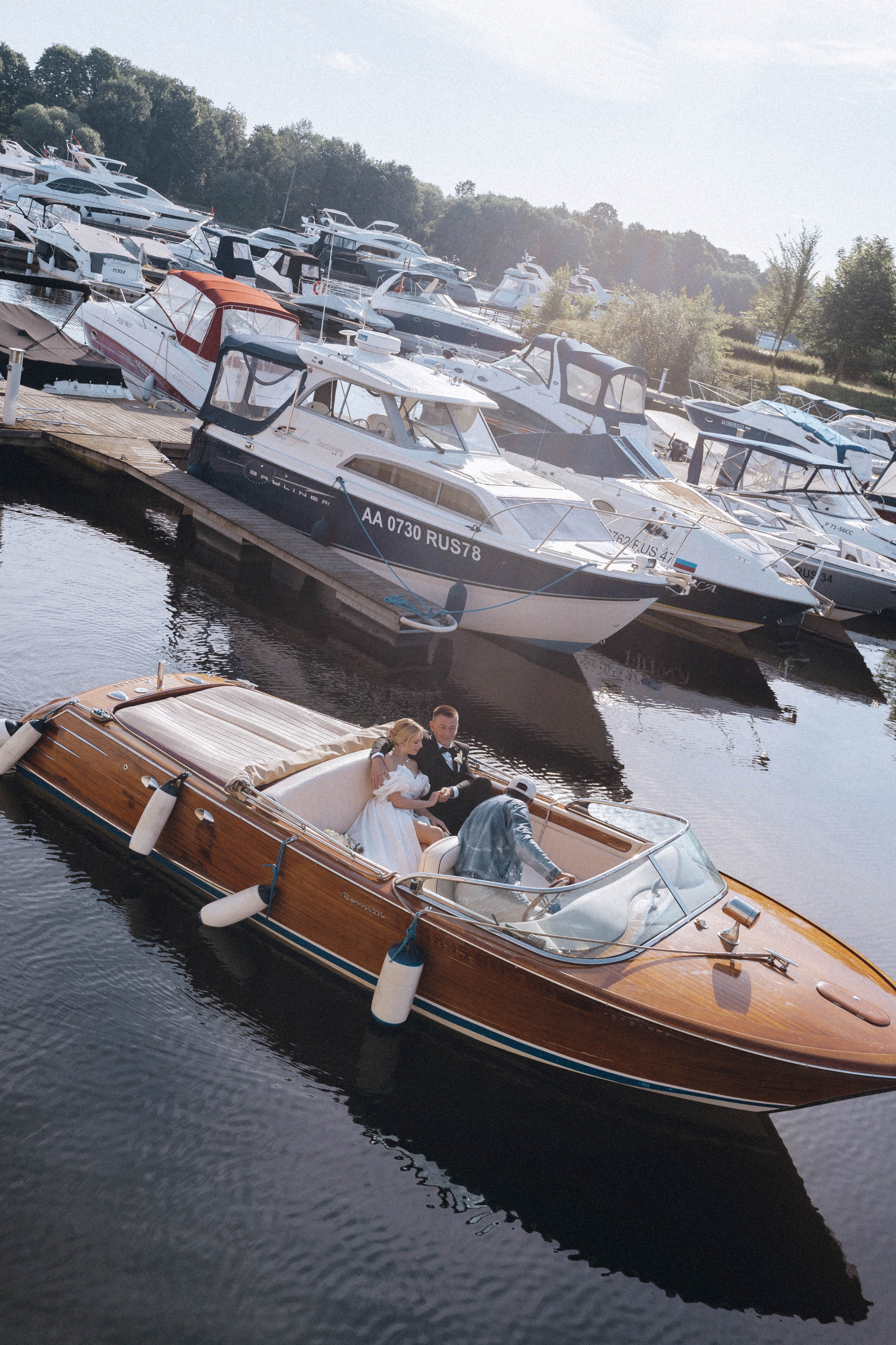 СВАДЕНБНАЯ СЬЕМКА НА КАТЕРЕ ПО КАНАЛАМ САНКТ-ПЕТЕРБУРГА И В АКВАТОРИИ НЕВЫ. Профессиональный фотограф, Санкт-Петербург — Виктория Богомолова