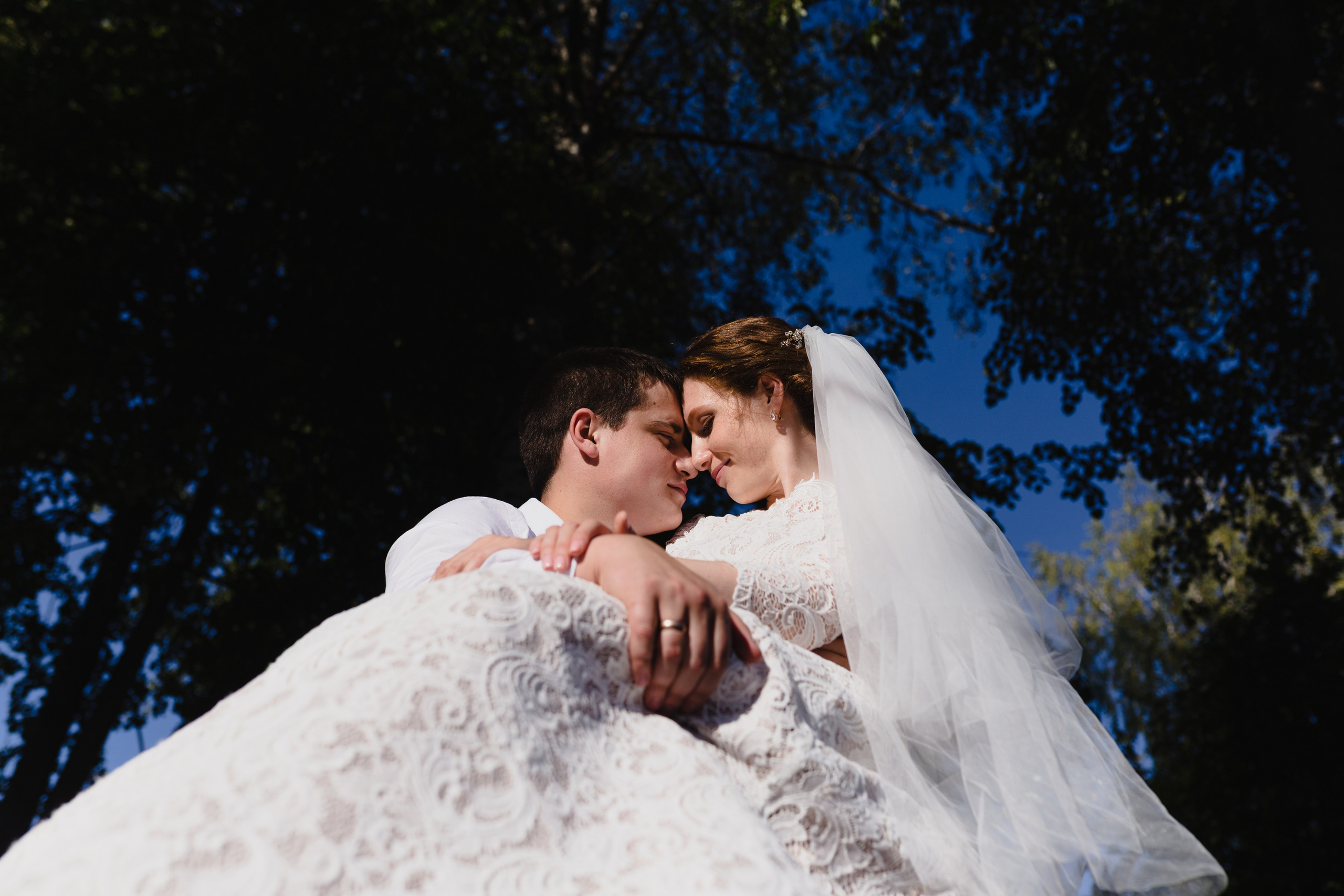 Свадебная фотосессия на прихрамовой территории. Семейный фотограф на крещение, венчание в Иваново Галина Скурихина