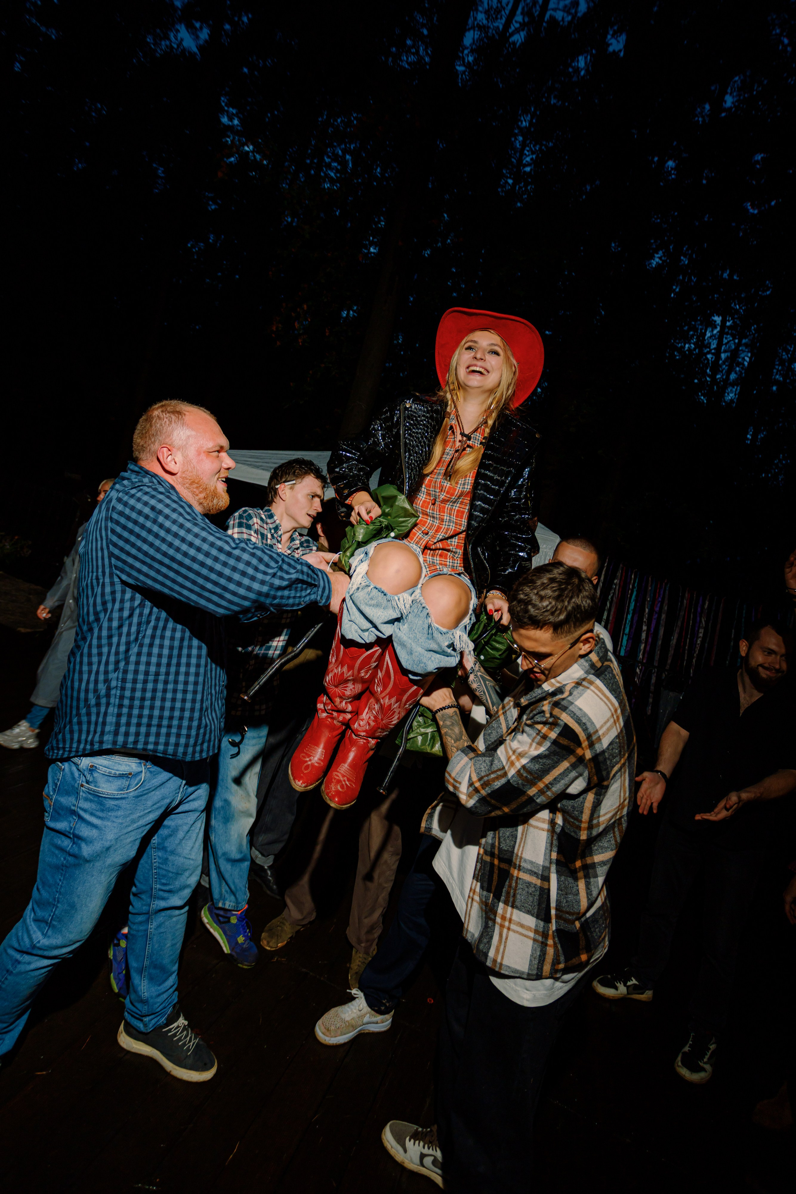 МНЕ В САПОГ ЗАПОЛЗЛА ЗМЕЯ!