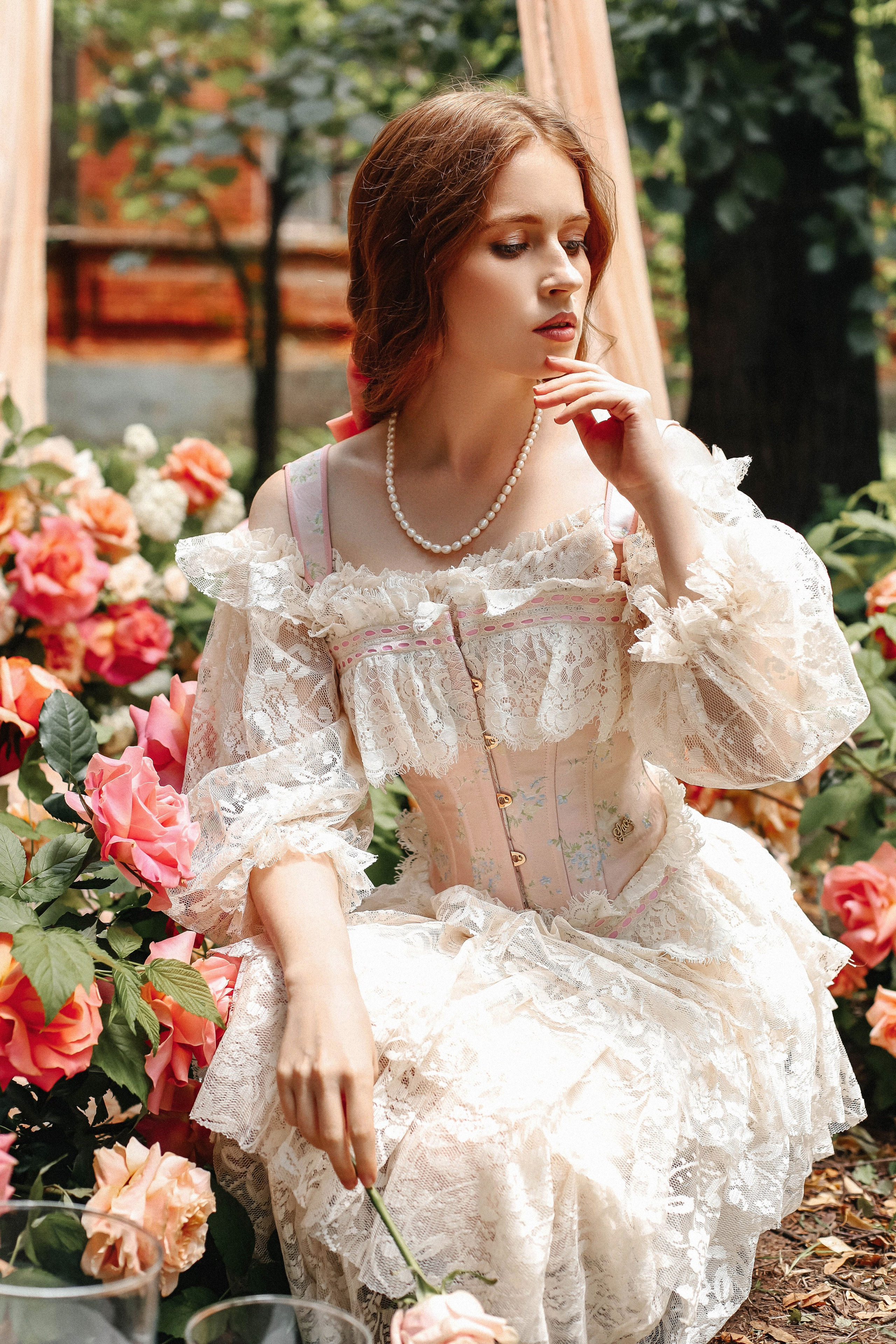 Женская фотосессия с живыми цветами в Москве. Свадебный и семейный фотограф в Москве