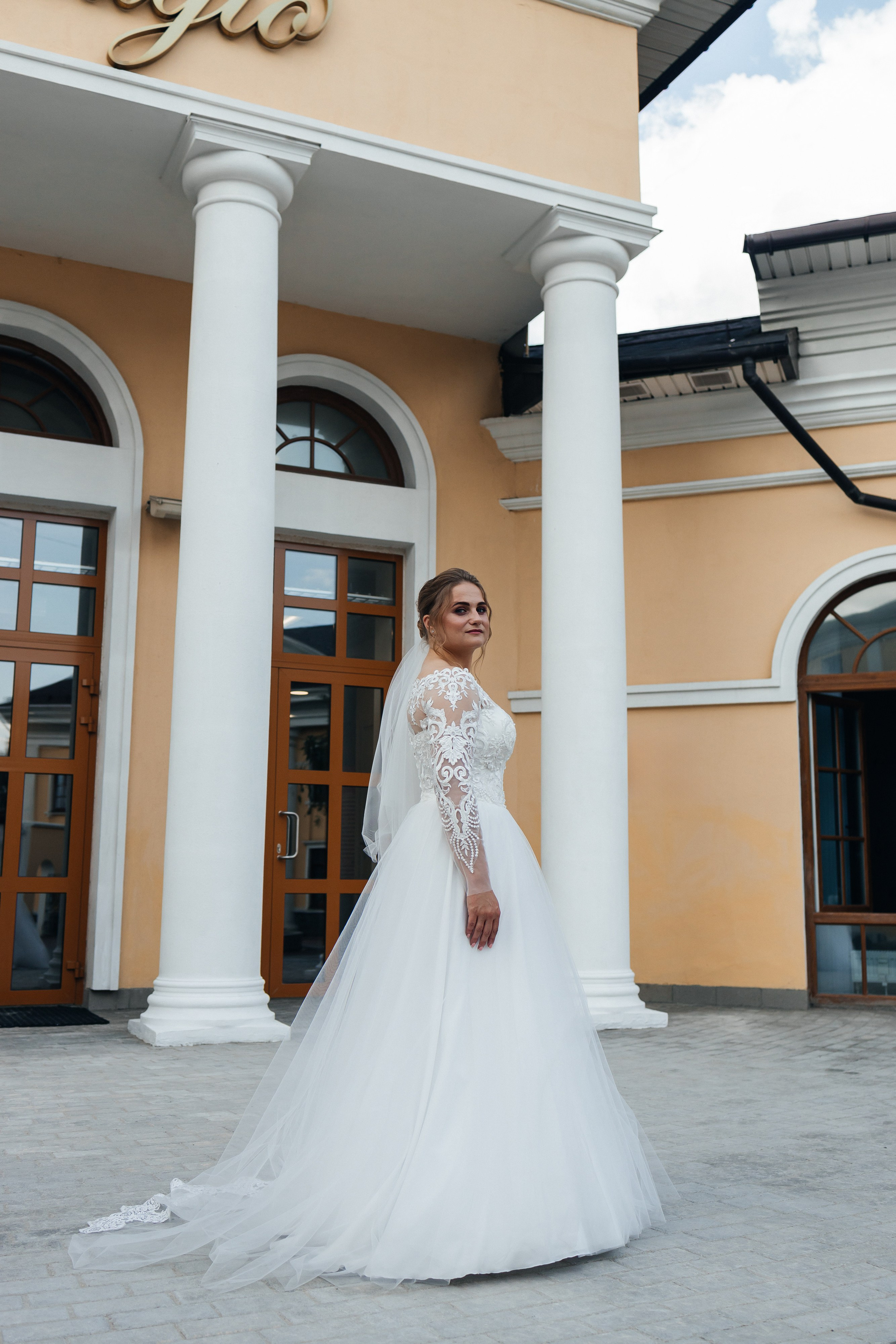 Трогательная выездная церемония в уютном ресторане. Олег Сверчков | Свадебный фотограф Вологда