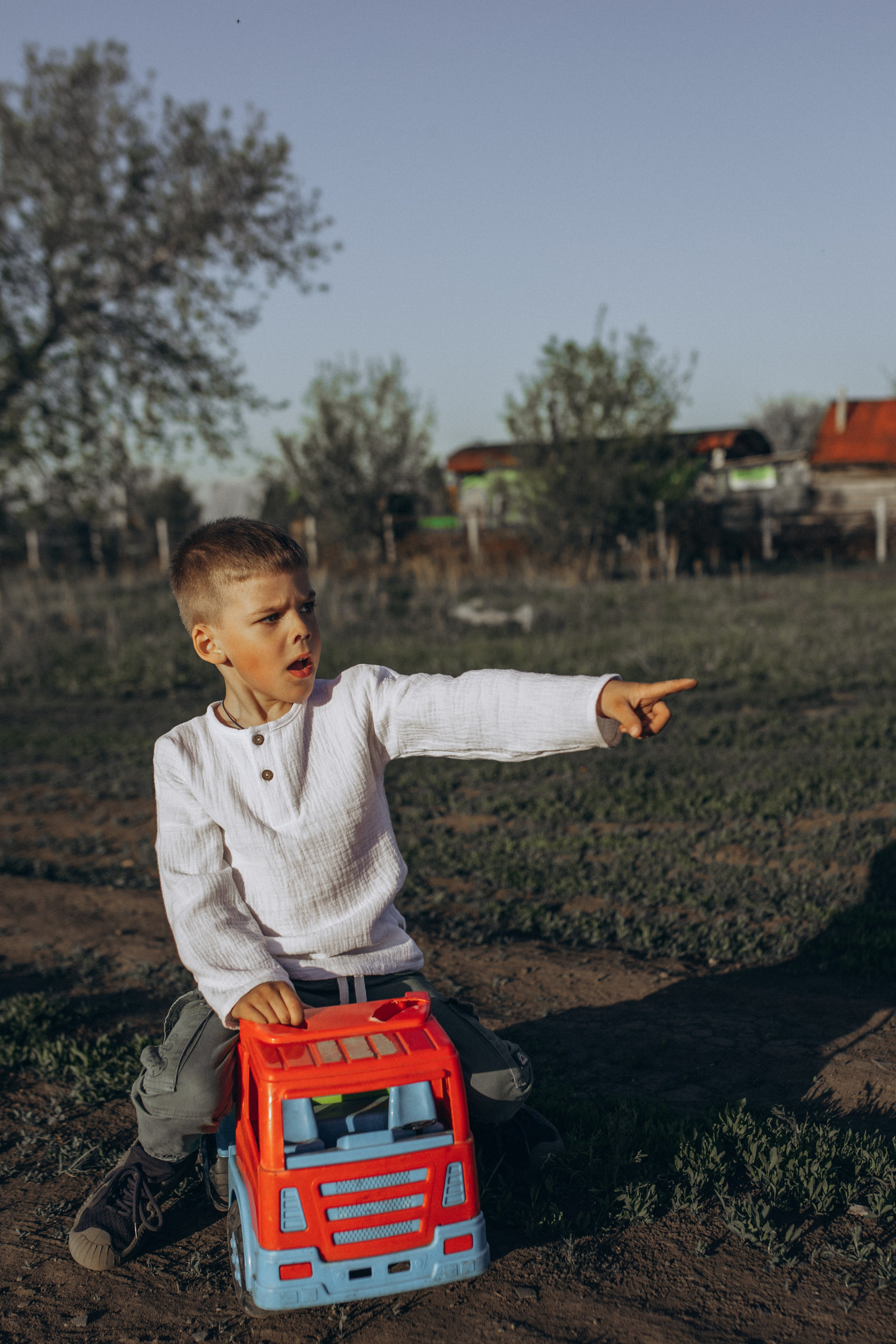 Саша, Миша, Вера и Вика летняя прогулочная съёмка. Семейный фотограф lifestyle в Новосибирске Елена Шпилевая