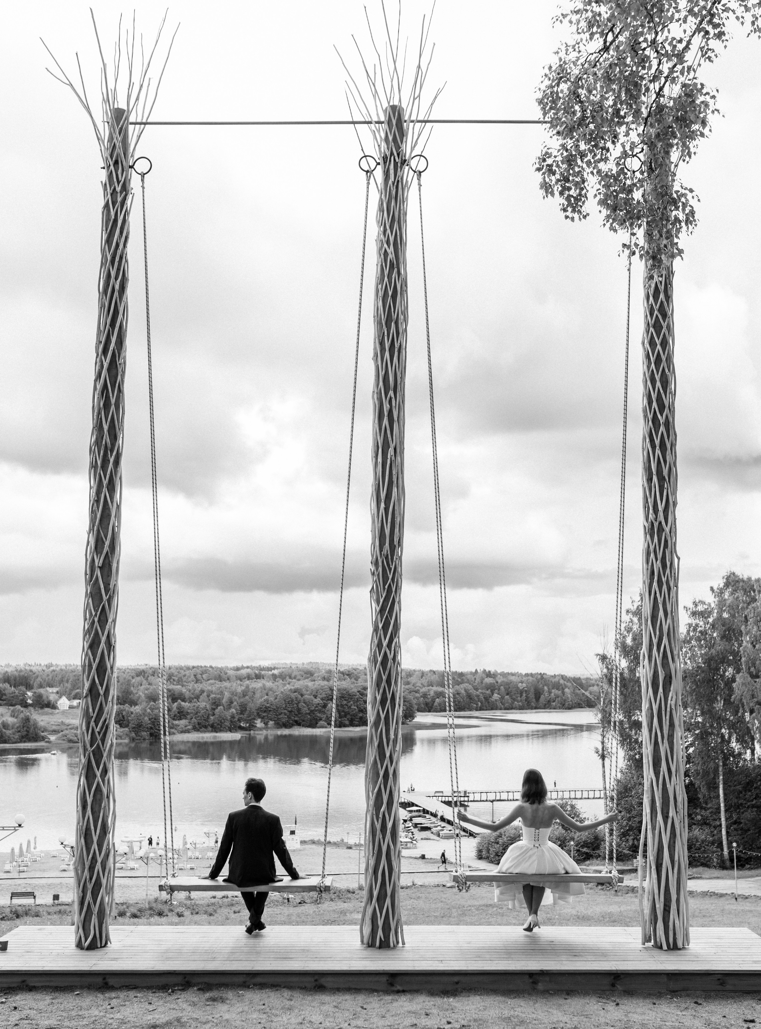 Прогулки во время свадебного банкета. Happiness is in the moments