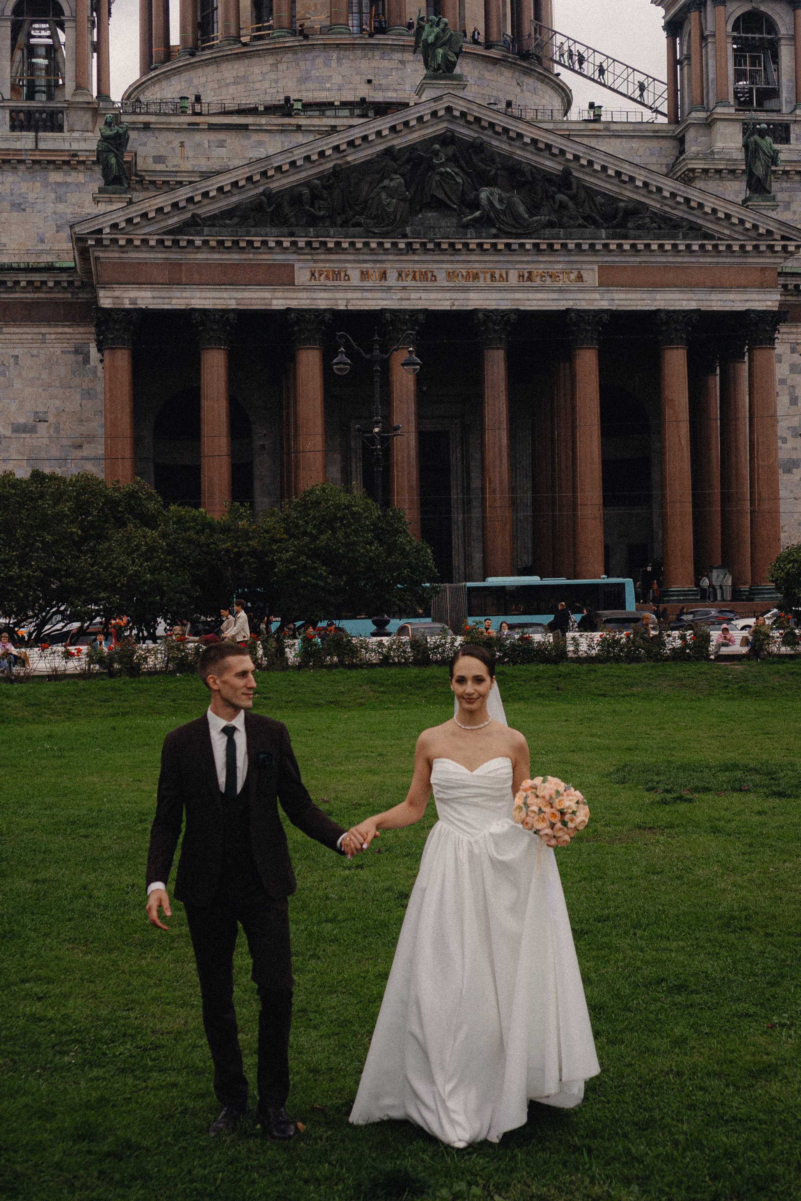 СВАДЕБНАЯ ПРОГУЛКА В САНТК-ПЕТЕРБУРГЕ (ИСАКИЕВСКИЙ СОБОР, ЗИМНЯЯ КАНАВКА, ЭРМИТАЖ И БОЛЬШАЯ МОРСКАЯ УЛИЦА). Профессиональный фотограф, Санкт-Петербург — Виктория Богомолова