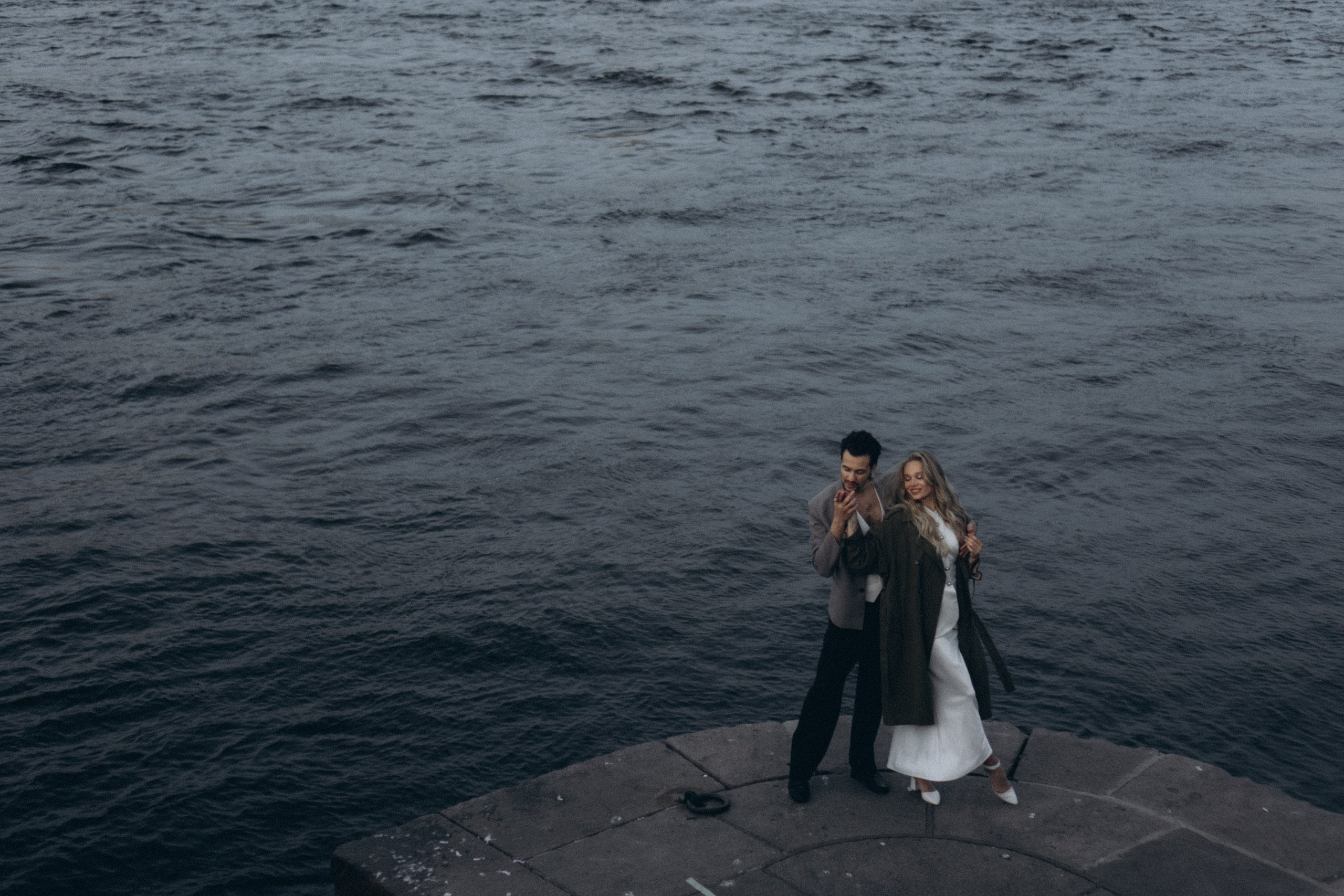 СВАДЕБНАЯ СЬЕМКА ПАРЫ НА РАССВЕТЕ В БЕЛЫЕ НОЧИ И ПРОГУЛКА С РАЗВОДНЫМИ МОСТАМИ И ПИКНИК ВОЗЛЕ ИСАКИЕВСКОГО СОБОРА. Профессиональный фотограф, Санкт-Петербург — Виктория Богомолова