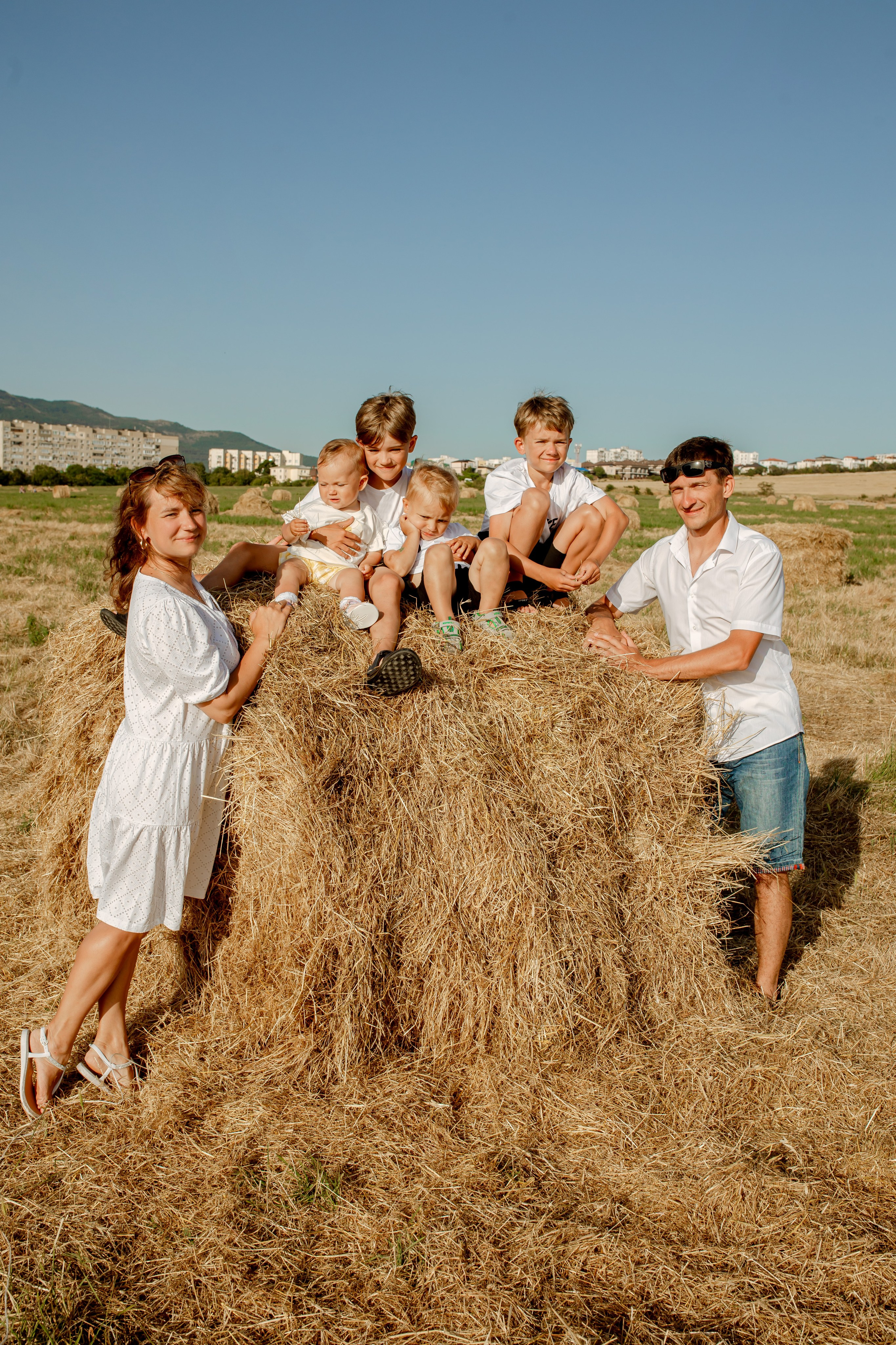 Анна, Денис, Сергей, Кирилл, Иван и Маша. Фотограф в Геленджике, Архипо-Осиповке, Абрау-Дюрсо, Кринице Виктория