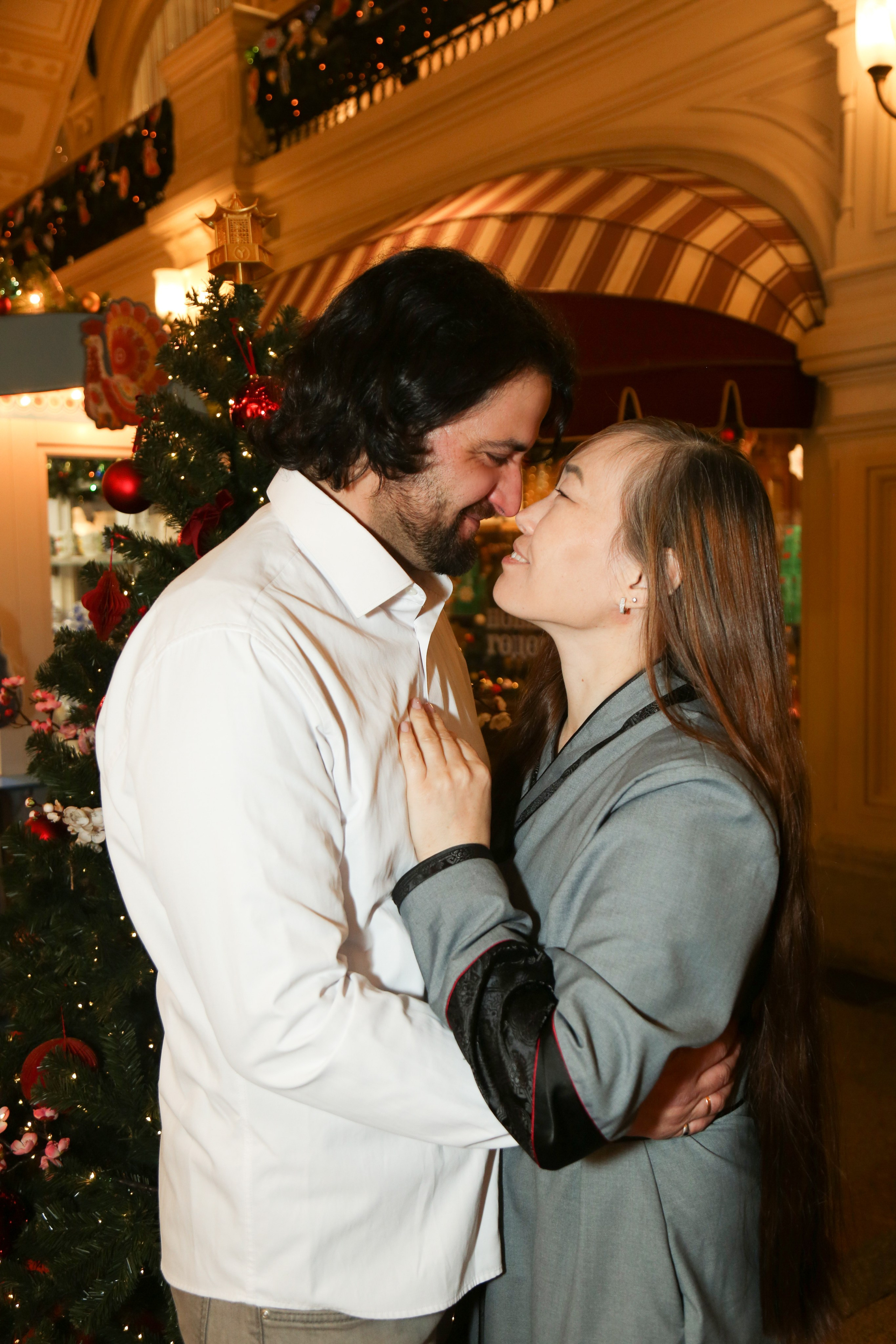 Новогодняя семейная фотосессия в ГУМе. Фотосессия в студии в Москве от профессионального фотографа услуги по доступным ценам