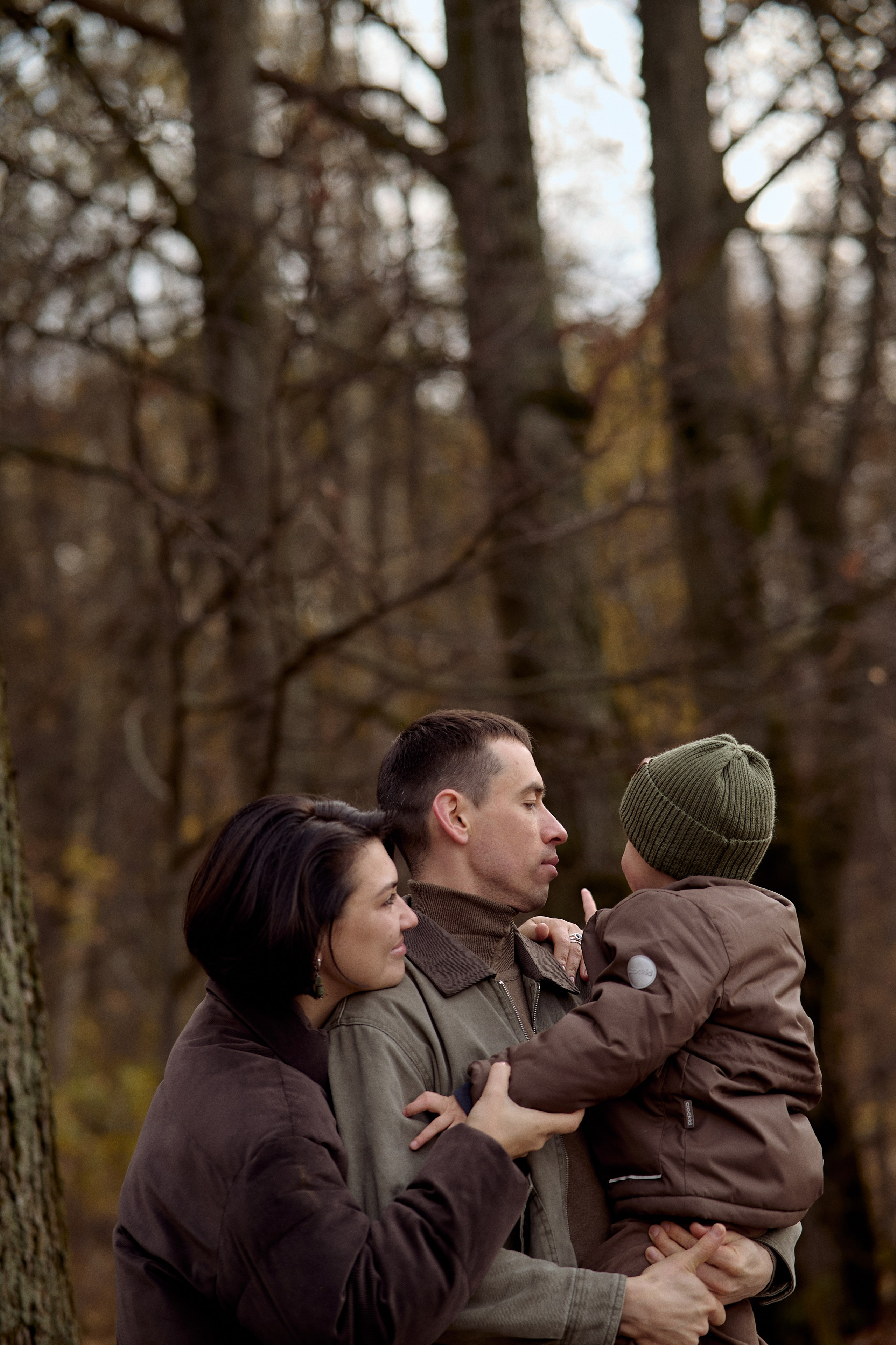 Вова, Юля и Максим в осеннем парке. Семейный и свадебный lifestyle-фотограф в Москве Мария Петрова