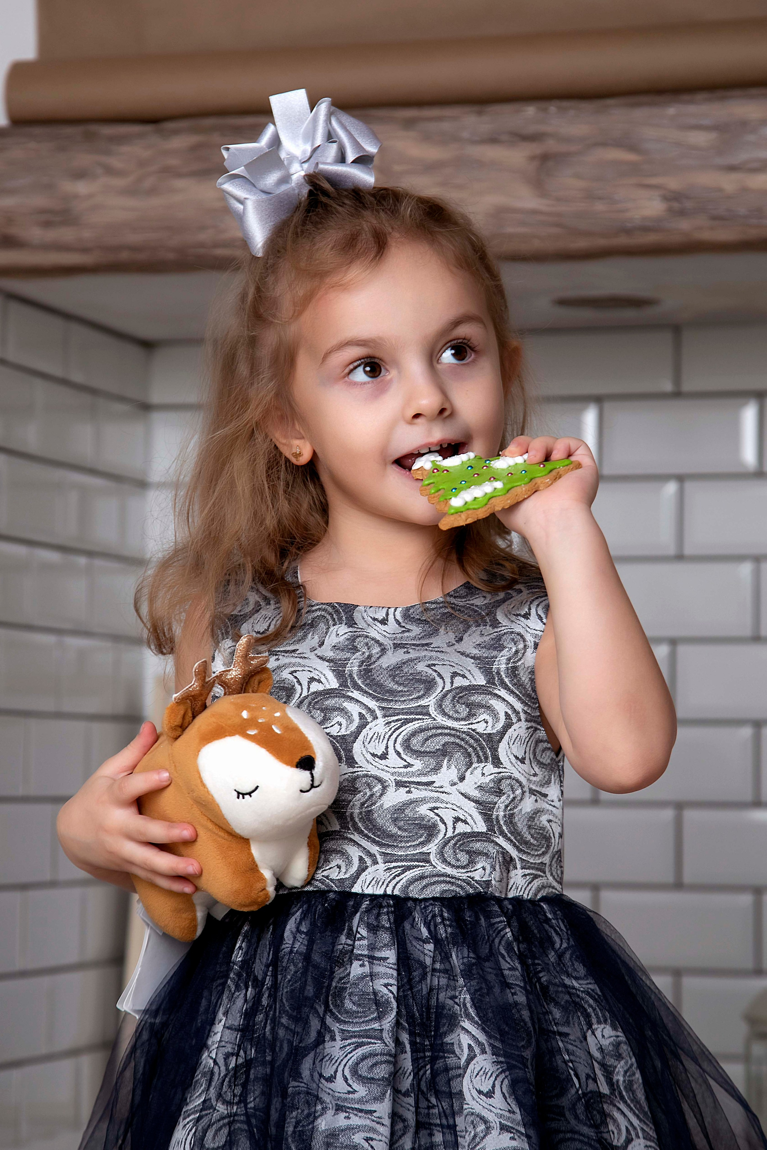 Николь у елки. Семейный и детский фотограф в Санкт-Петербург. Natalia Fadel