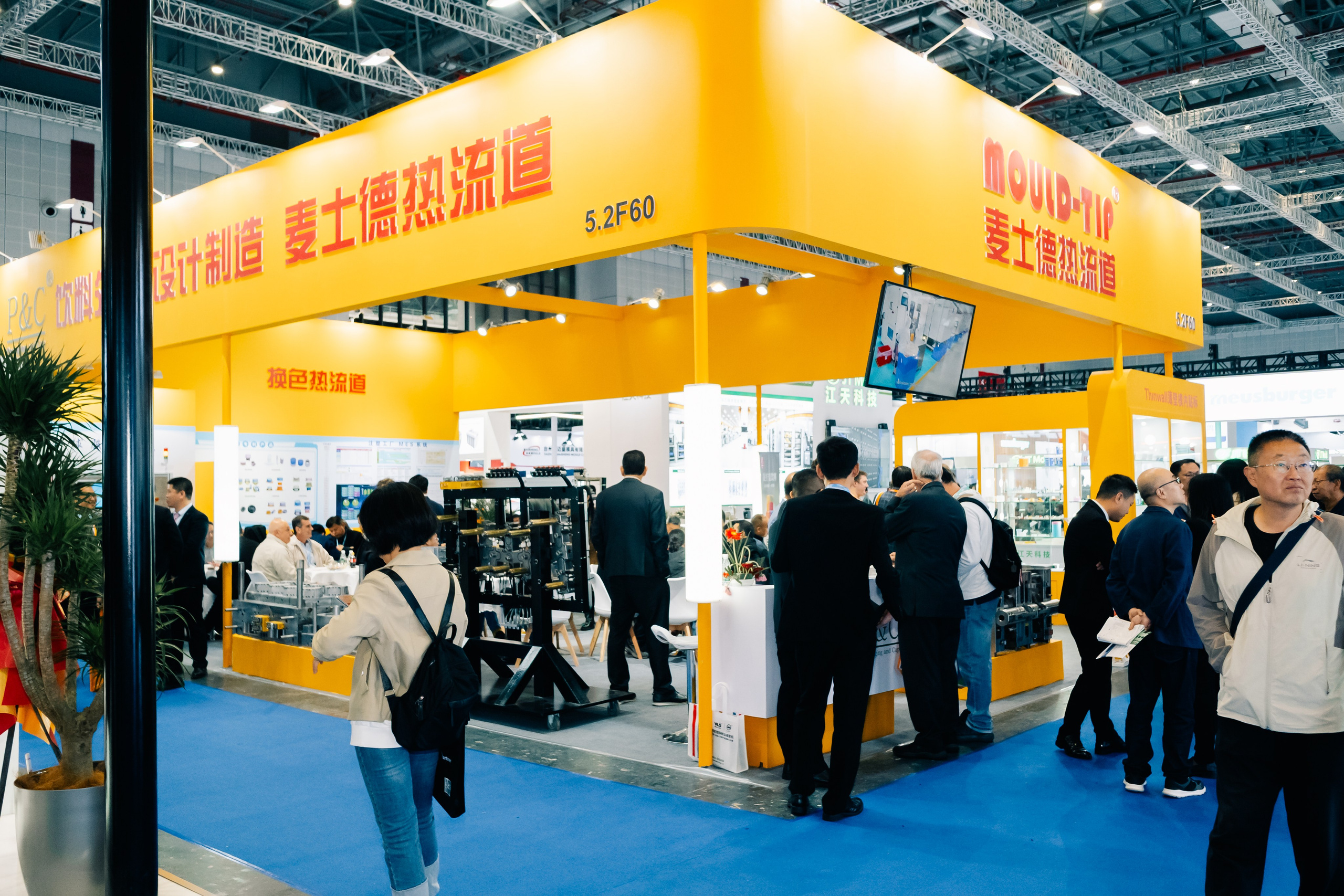 Фото и видеосъемка на выставке CHINAPLAS в Шанхае | Компания VZLP | Фотограф в Шанхае