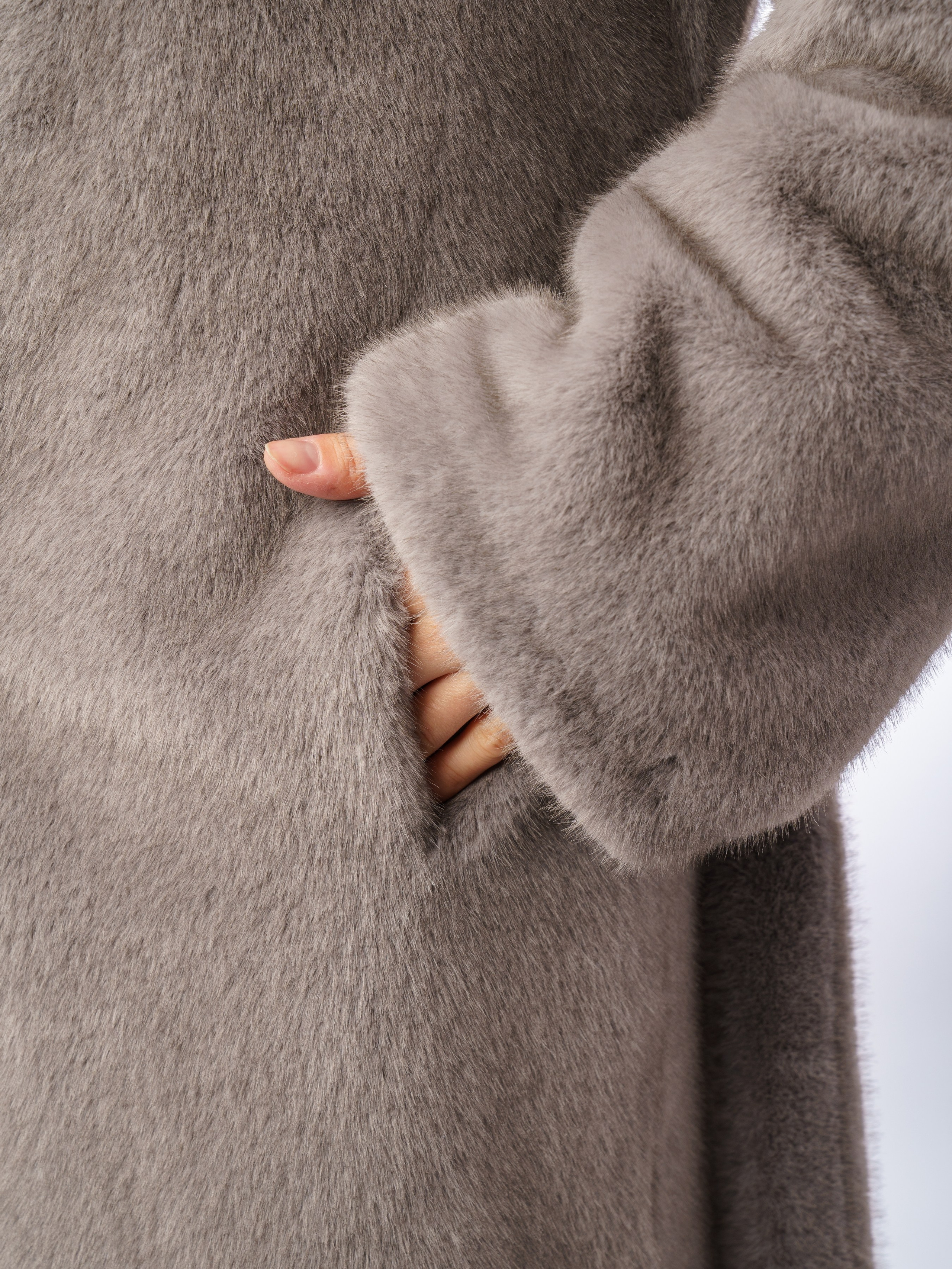 Шубы, модель Кристина. KED Production — продакшн из СПб. Создаём фото, видео и контент, который помогает брендам и селлерам продавать больше