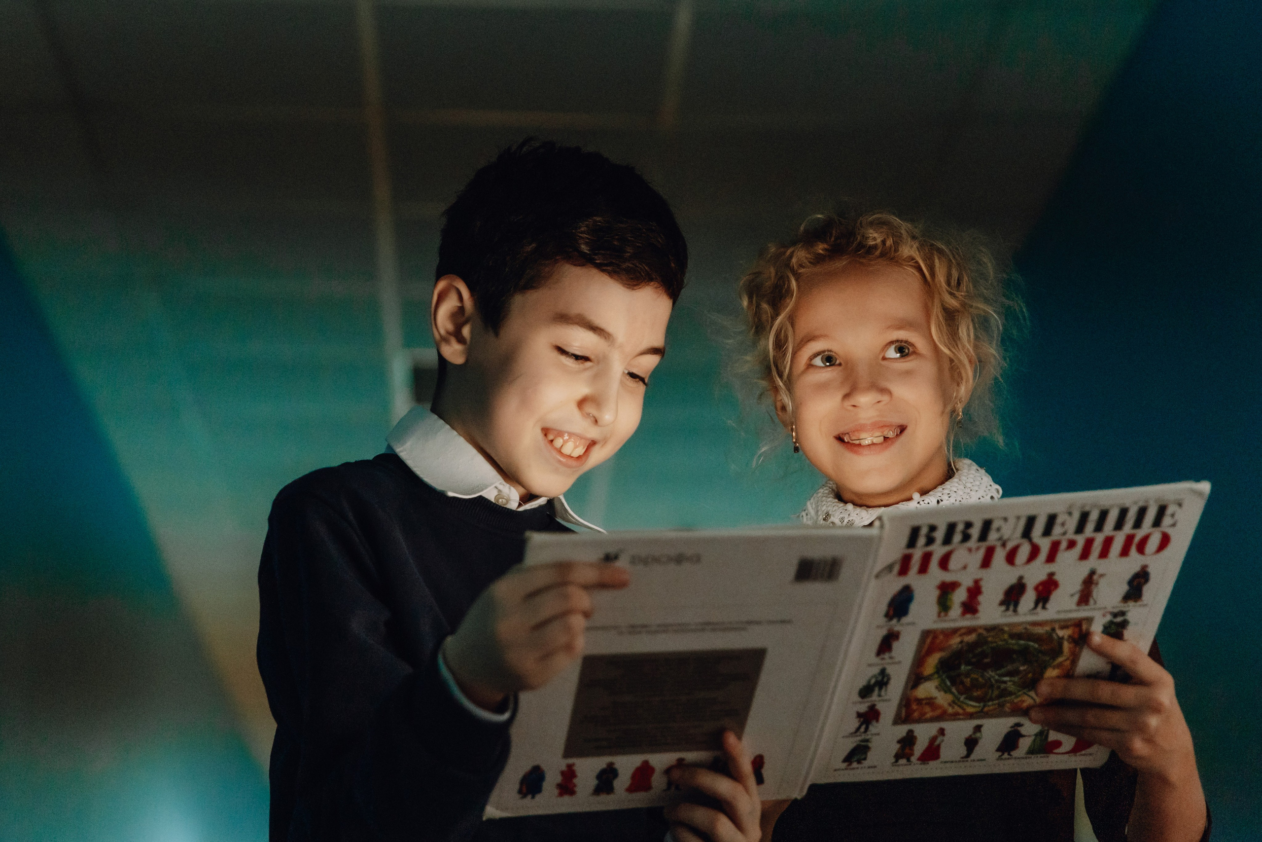 Школьные альбомы в Чернянке. Фотограф Максим Никонов