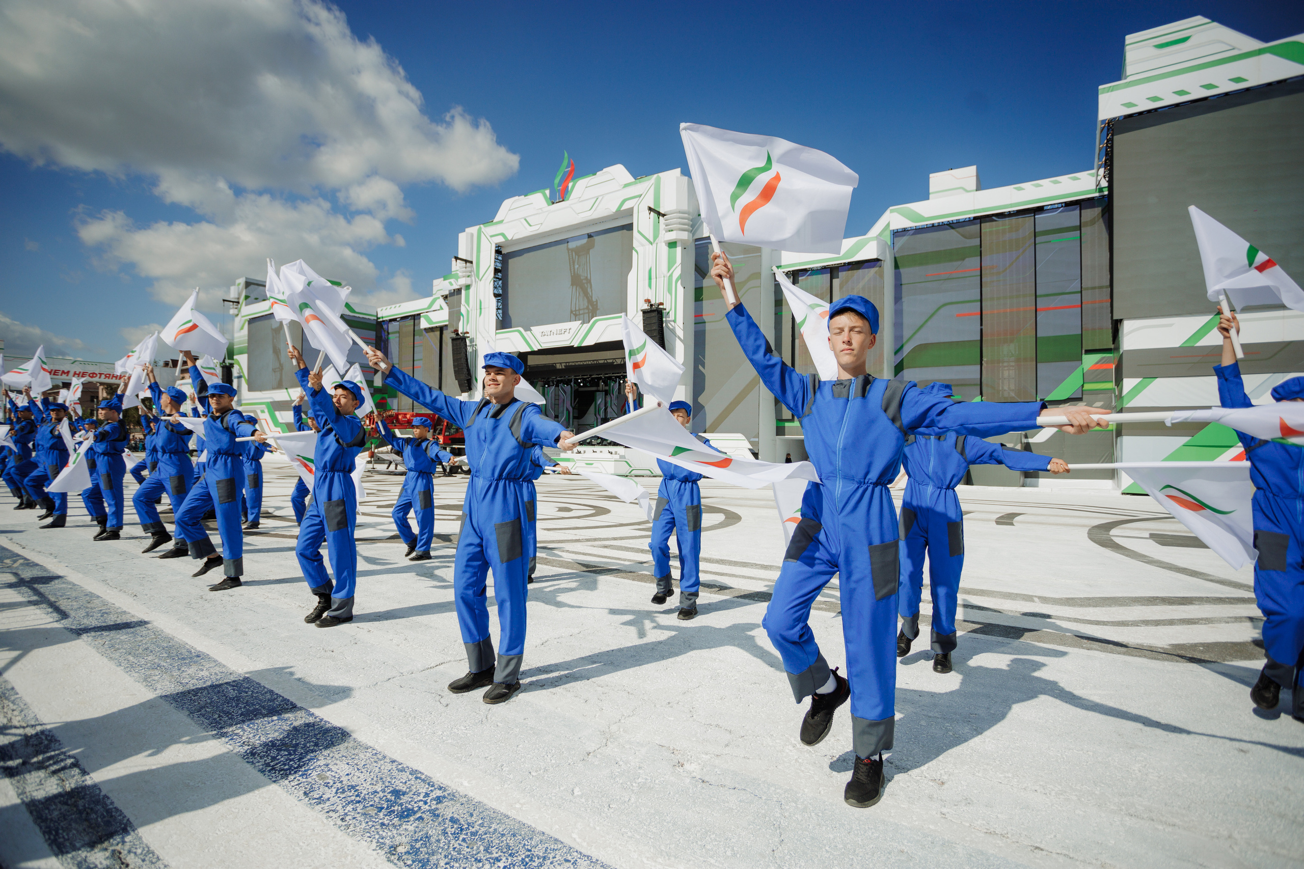 Фоторепортаж с празднования Дня Нефтяника в городе Альметьевске. Фотограф Тимур Биктимеров: портреты, репортажи, фотокниги