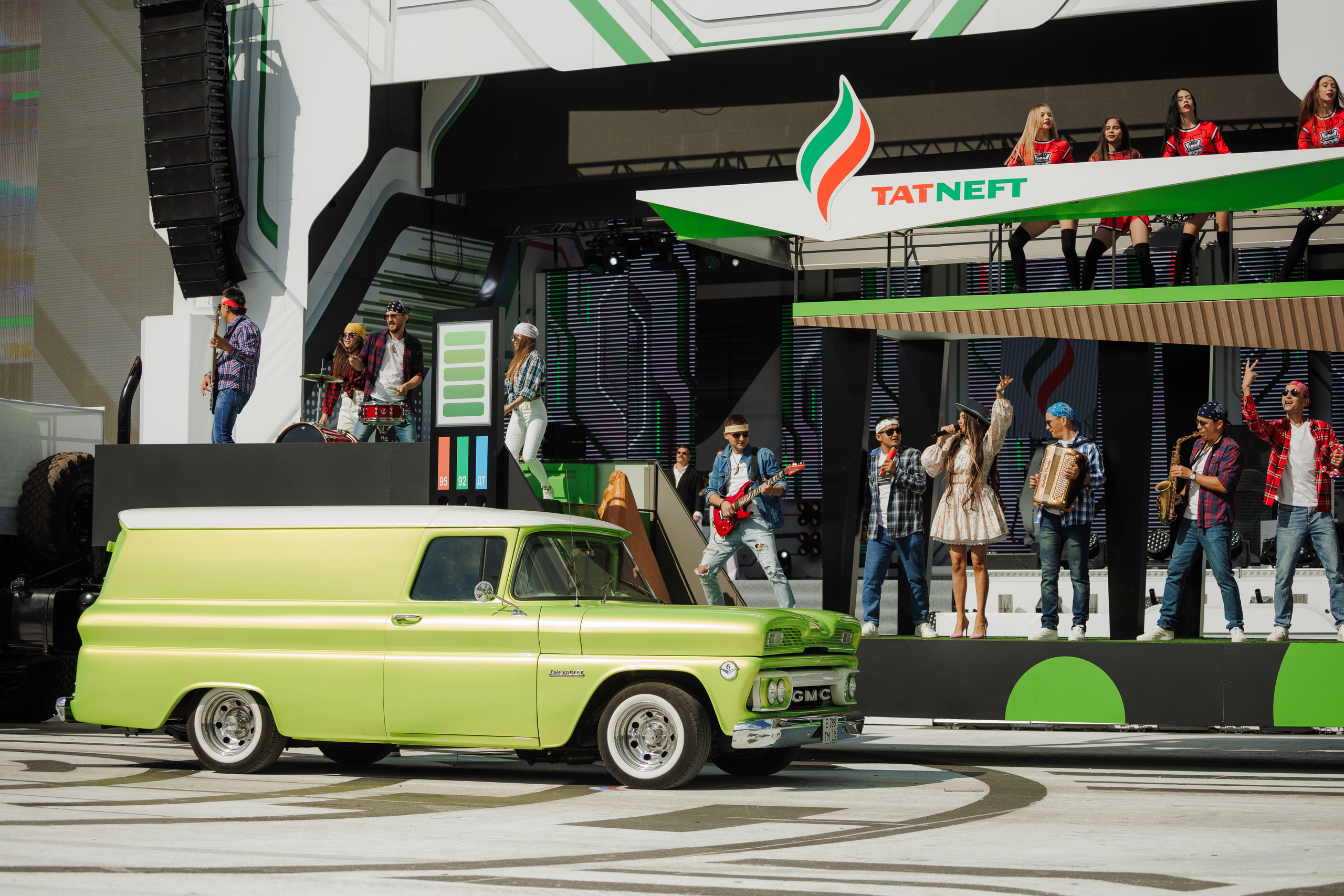 Фоторепортаж с празднования Дня Нефтяника в городе Альметьевске. Фотограф Тимур Биктимеров: портреты, репортажи, фотокниги