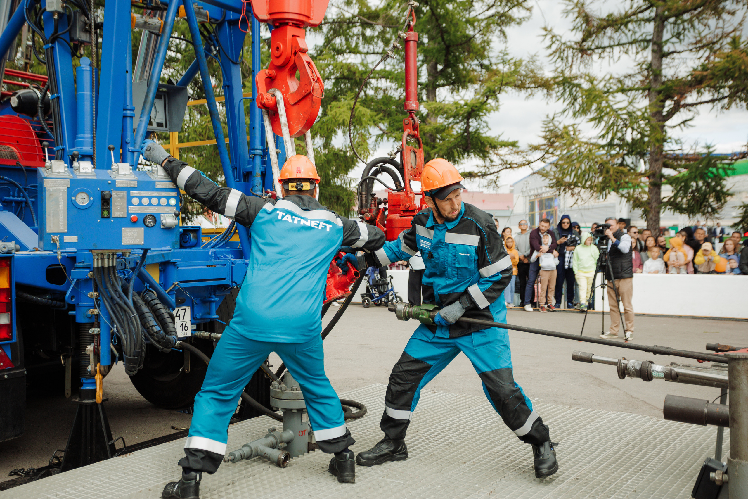 Фоторепортаж с празднования Дня Нефтяника в городе Альметьевске. Фотограф Тимур Биктимеров: портреты, репортажи, фотокниги