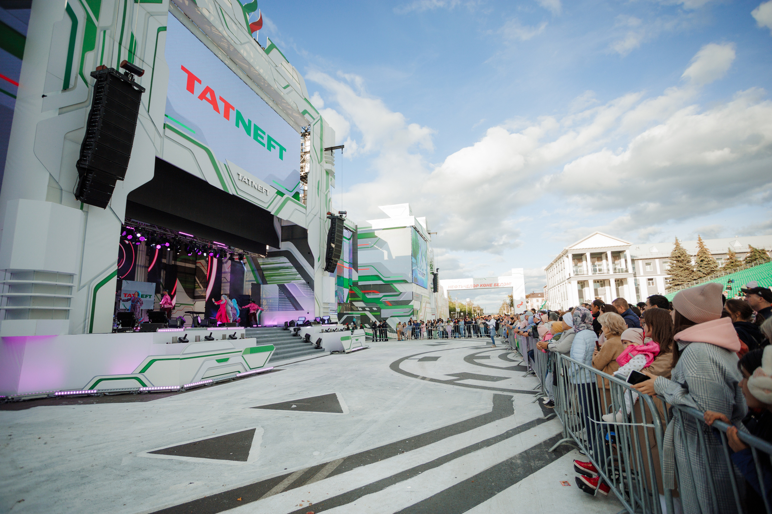 Фоторепортаж с празднования Дня Нефтяника в городе Альметьевске. Фотограф Тимур Биктимеров: портреты, репортажи, фотокниги