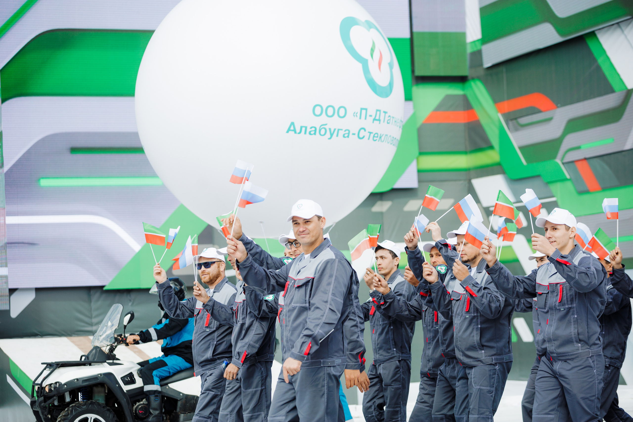 Фоторепортаж с празднования Дня Нефтяника в городе Альметьевске. Фотограф Тимур Биктимеров: портреты, репортажи, фотокниги