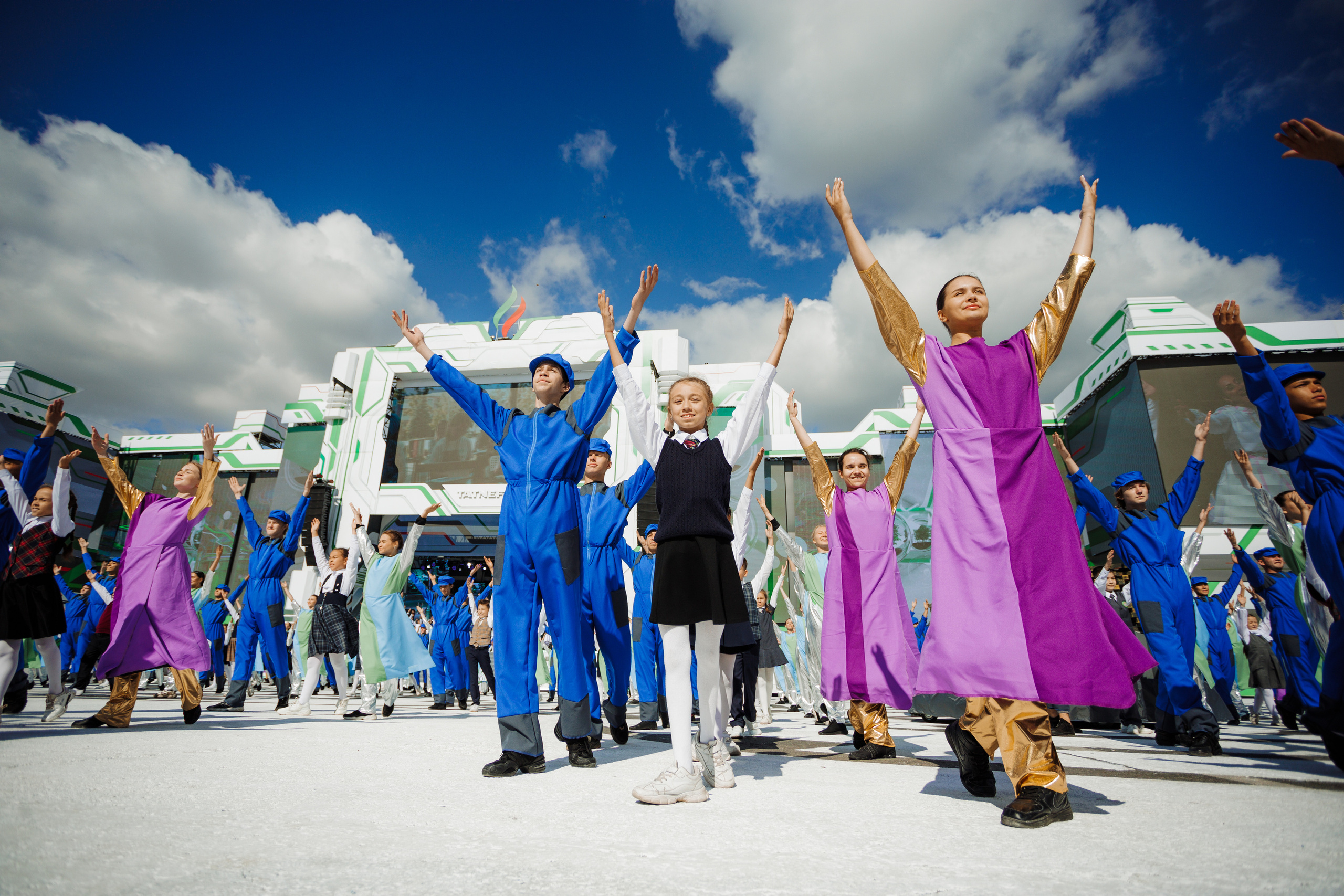 Фоторепортаж с празднования Дня Нефтяника в городе Альметьевске. Фотограф Тимур Биктимеров: портреты, репортажи, фотокниги