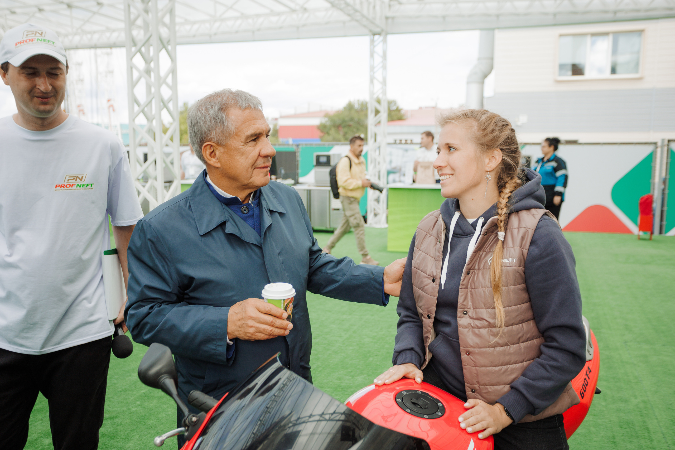 Фоторепортаж с празднования Дня Нефтяника в городе Альметьевске. Фотограф Тимур Биктимеров: портреты, репортажи, фотокниги