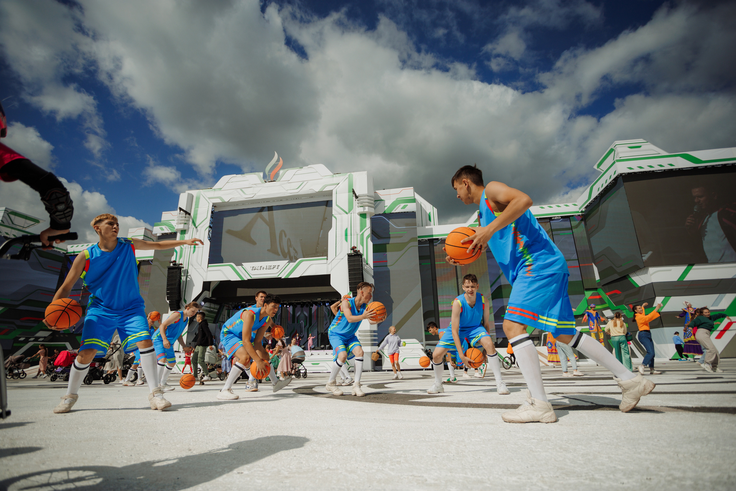 Фоторепортаж с празднования Дня Нефтяника в городе Альметьевске. Фотограф Тимур Биктимеров: портреты, репортажи, фотокниги