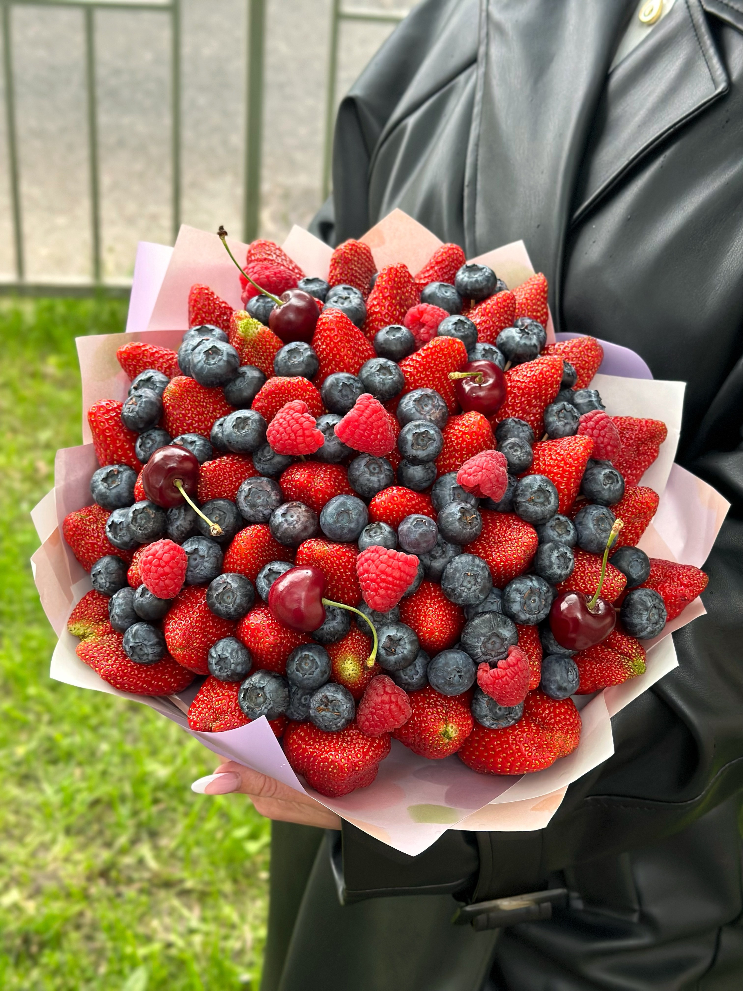 Ягодные. Выездной кейтеринг, съедобные букеты, торты и сладости на заказ