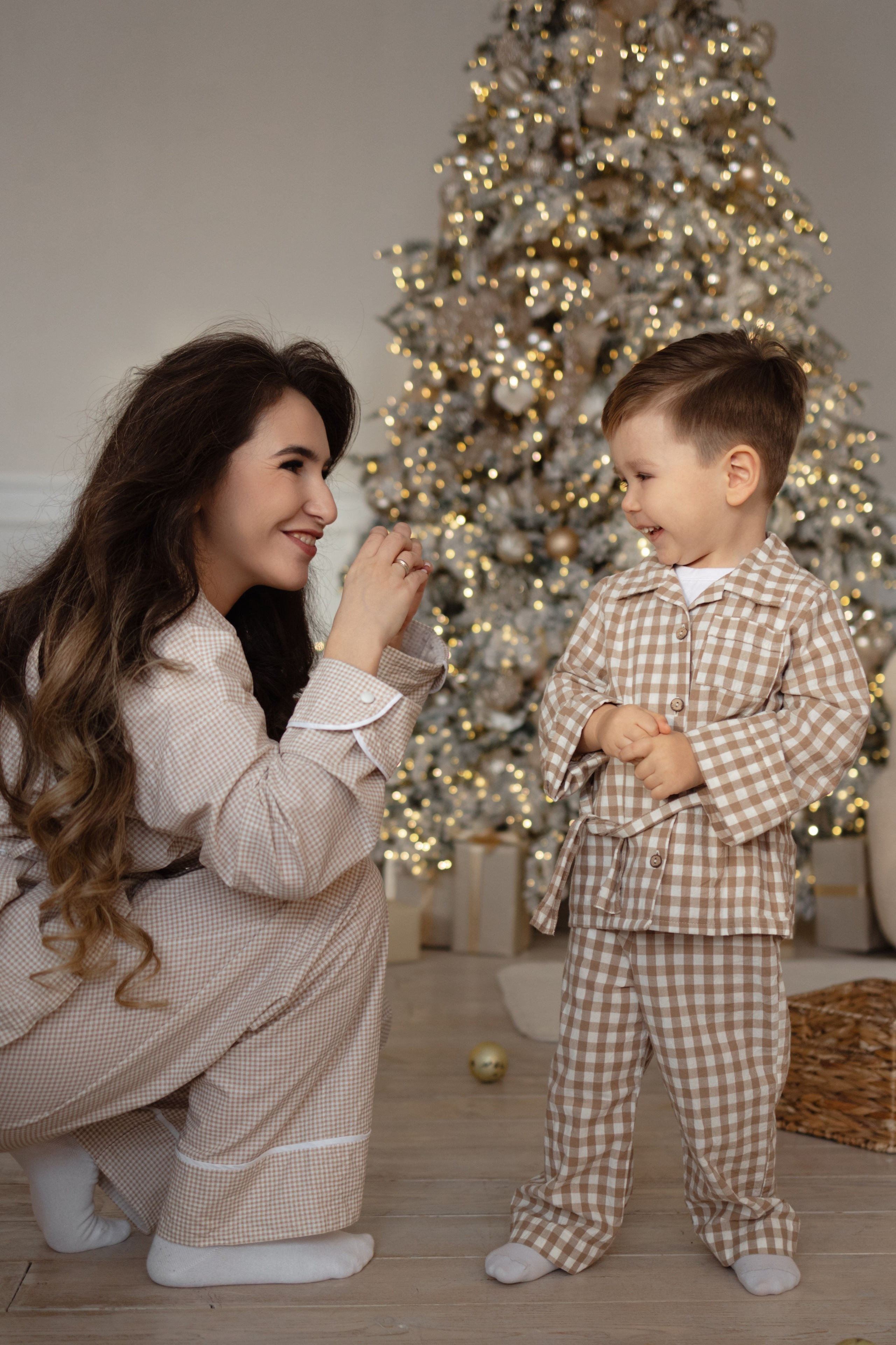 Новогодняя съемка в Историях (Большой зал). Фотограф беременности и новорожденных в Красноярске Вета Ланская